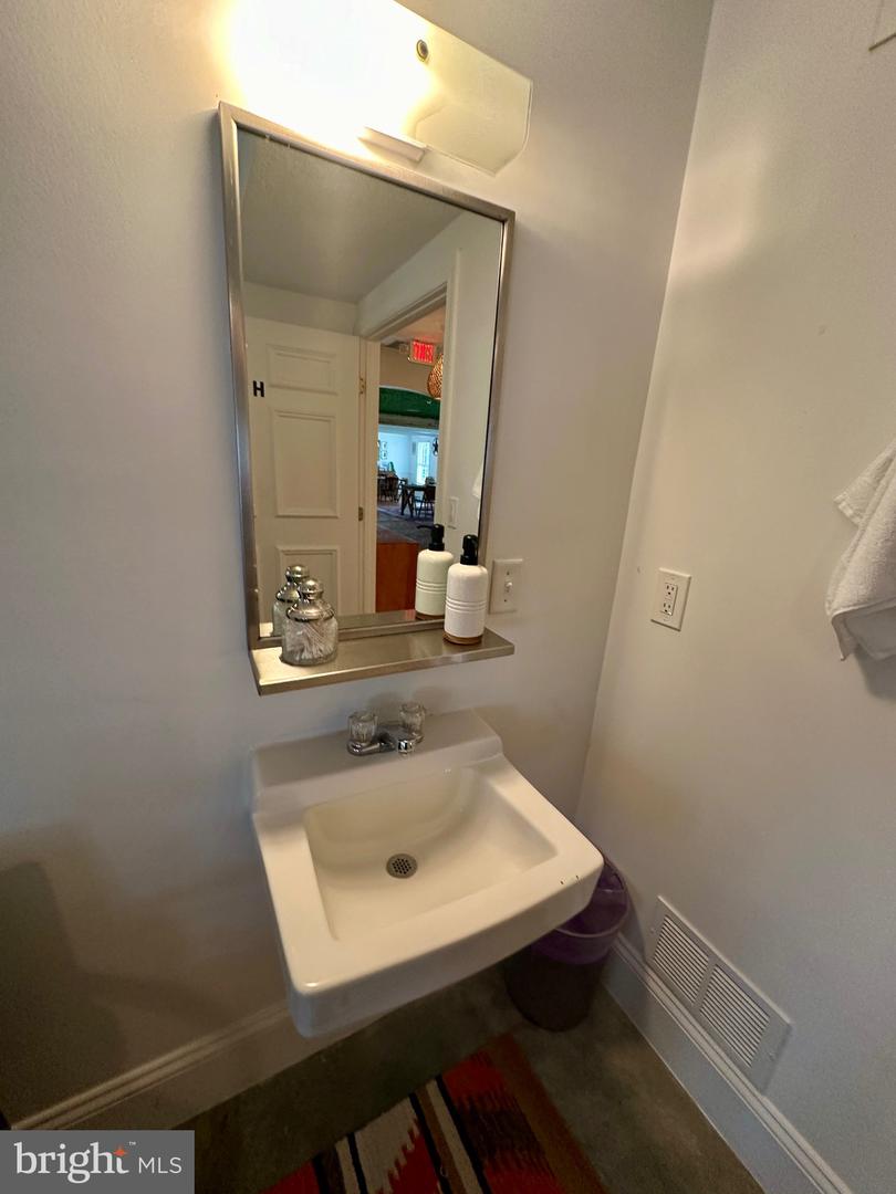 210 W MAIN ST, BERRYVILLE, Virginia 22611, 14 Bedrooms Bedrooms, ,6 BathroomsBathrooms,Residential,For sale,210 W MAIN ST,VACL2006488 MLS # VACL2006488