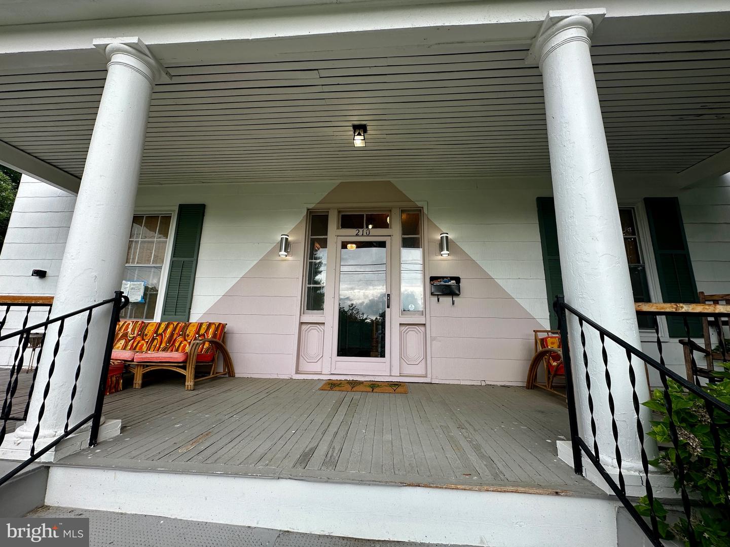 210 W MAIN ST, BERRYVILLE, Virginia 22611, 14 Bedrooms Bedrooms, ,6 BathroomsBathrooms,Residential,For sale,210 W MAIN ST,VACL2006488 MLS # VACL2006488