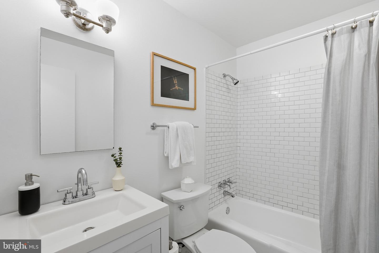 1833 BILTMORE ST NW #A, WASHINGTON, District Of Columbia 20009, 1 Bedroom Bedrooms, ,1 BathroomBathrooms,Residential,For sale,1833 BILTMORE ST NW #A,DCDC2244384 MLS # DCDC2244384
