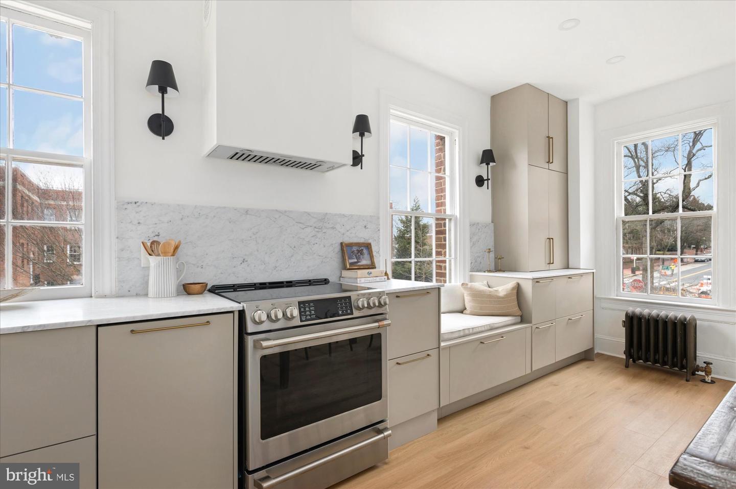 2527 Q ST NW #202, WASHINGTON, District Of Columbia 20007, 2 Bedrooms Bedrooms, ,1 BathroomBathrooms,Residential,For sale,2527 Q ST NW #202,DCDC2244442 MLS # DCDC2244442