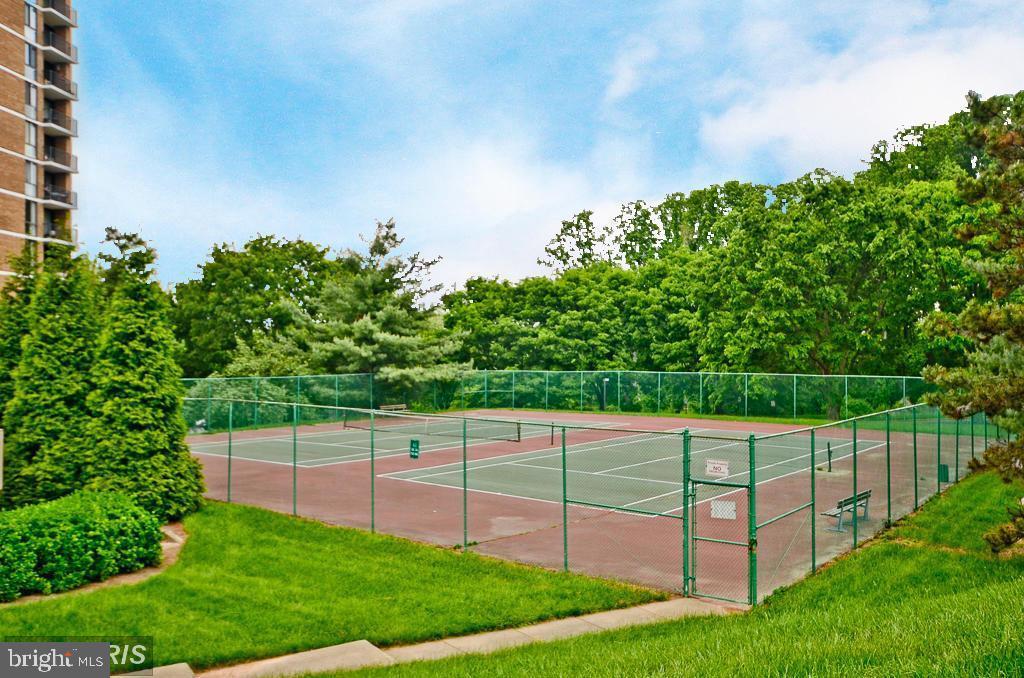 2311 PIMMIT DR #808, FALLS CHURCH, Virginia 22043, 2 Bedrooms Bedrooms, ,2 BathroomsBathrooms,Residential,For sale,2311 PIMMIT DR #808,VAFX2288794 MLS # VAFX2288794