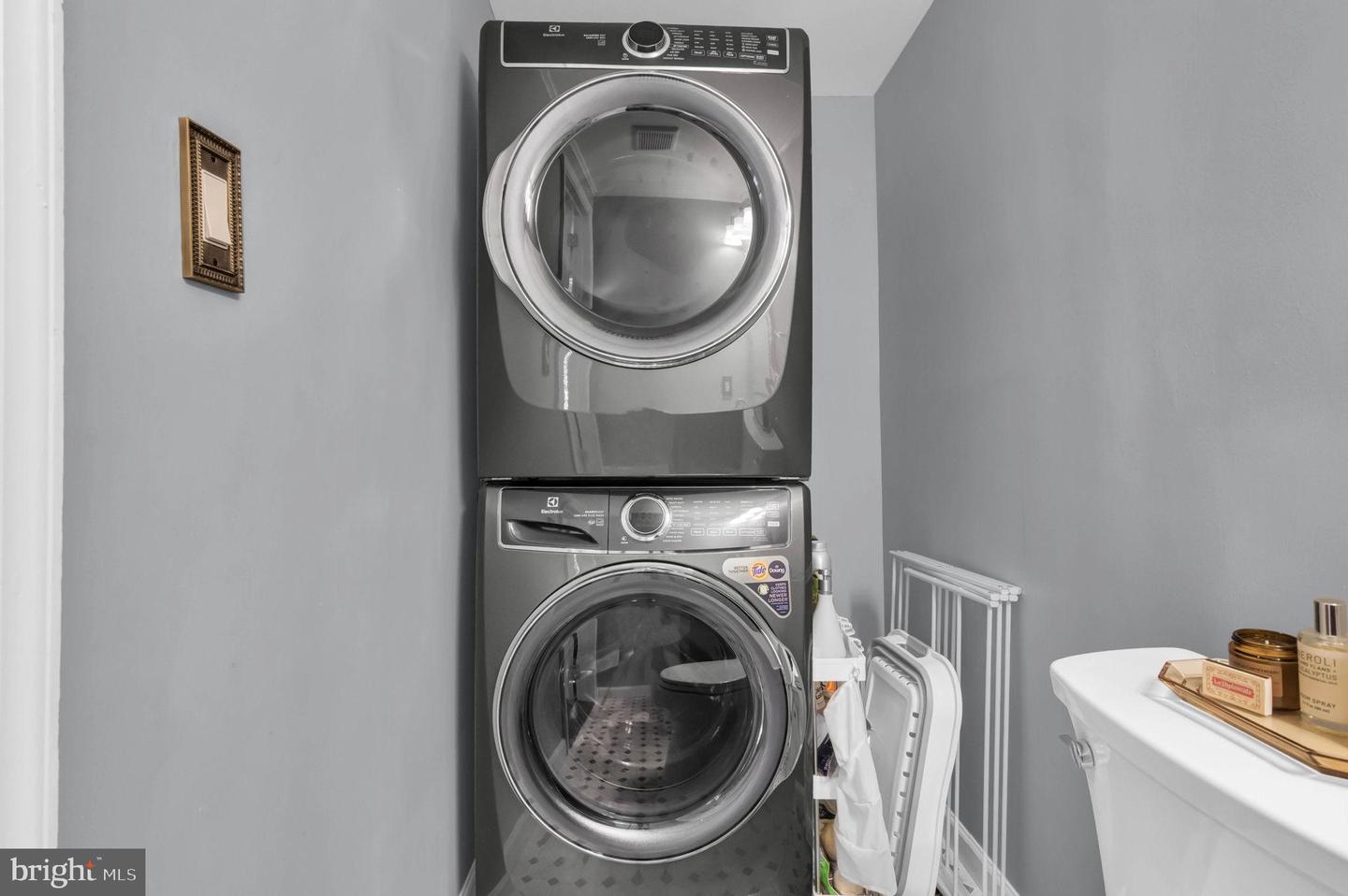 1526 GALES ST NE, WASHINGTON, District Of Columbia 20002, 2 Bedrooms Bedrooms, 4 Rooms Rooms,1 BathroomBathrooms,Residential,For sale,1526 GALES ST NE,DCDC2244444 MLS # DCDC2244444