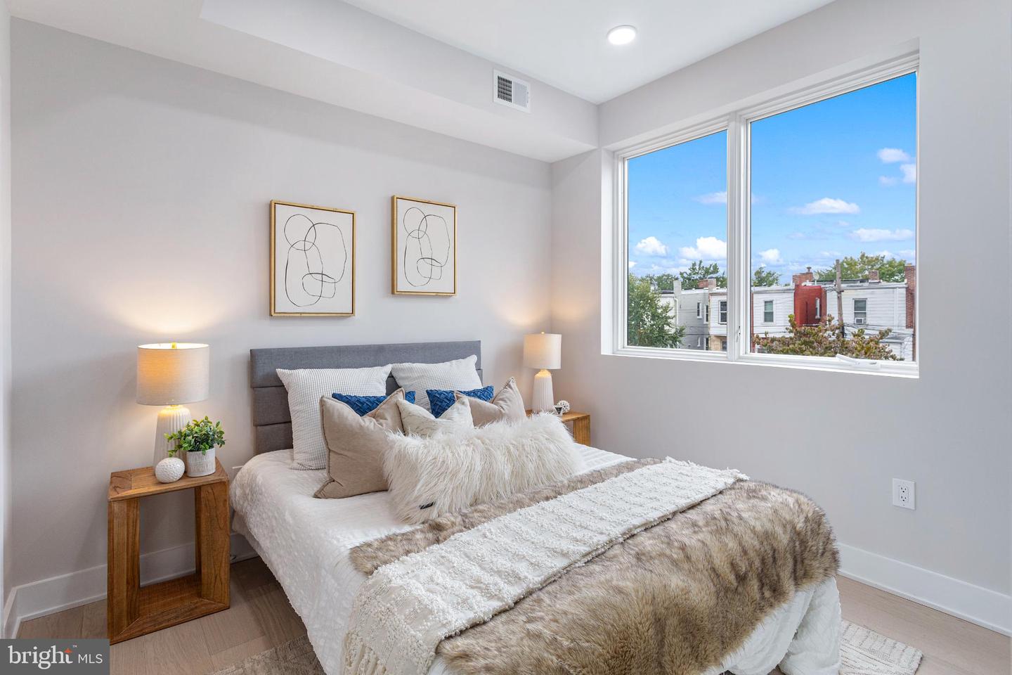 1516 EAST CAPITOL ST NE, WASHINGTON, District Of Columbia 20003, 1 Bedroom Bedrooms, ,1 BathroomBathrooms,Residential,For sale,1516 EAST CAPITOL ST NE,DCDC2244502 MLS # DCDC2244502