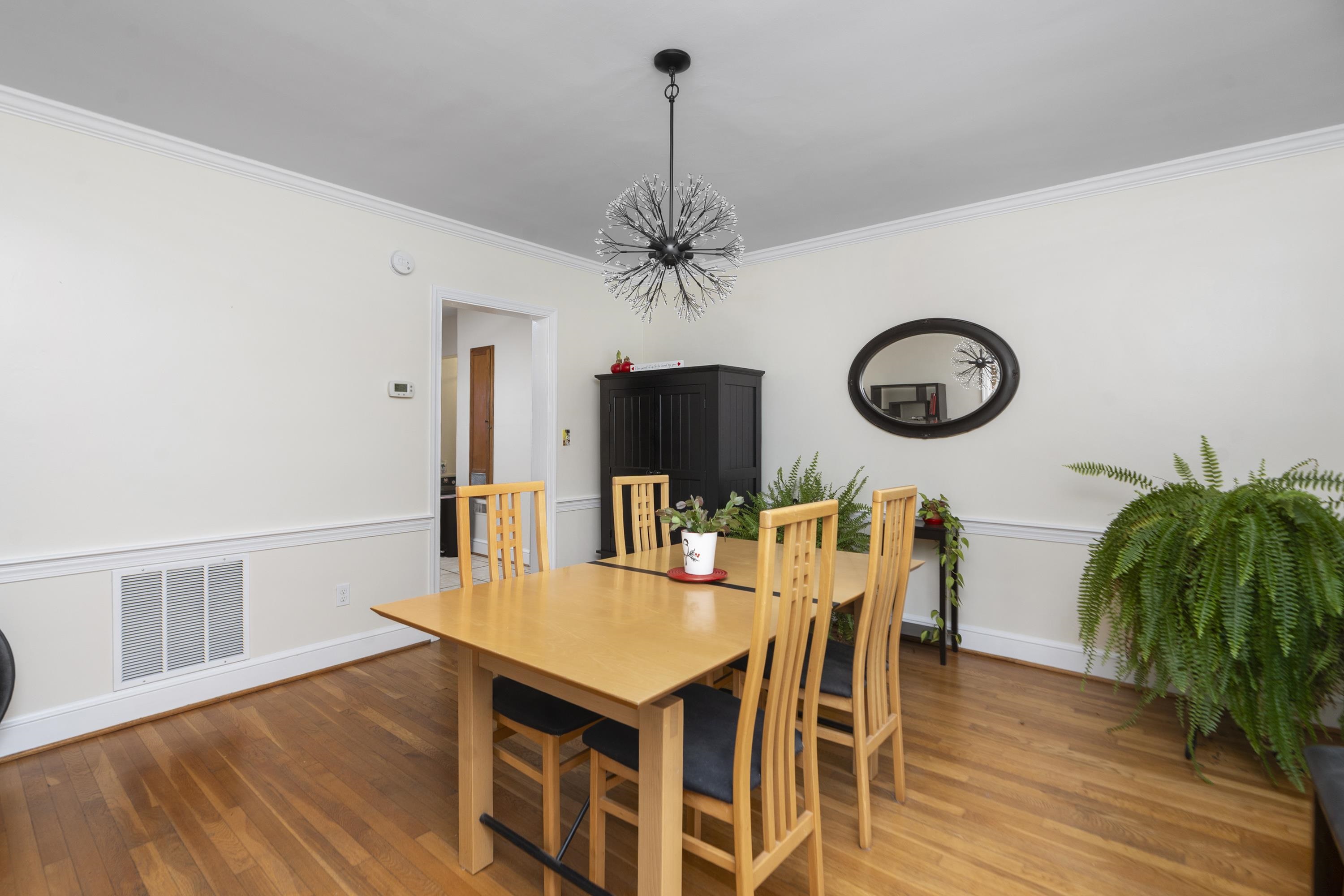 528 LOCUST AVE, WAYNESBORO, Virginia 22980, 4 Bedrooms Bedrooms, ,2 BathroomsBathrooms,Residential,528 LOCUST AVE,673033 MLS # 673033