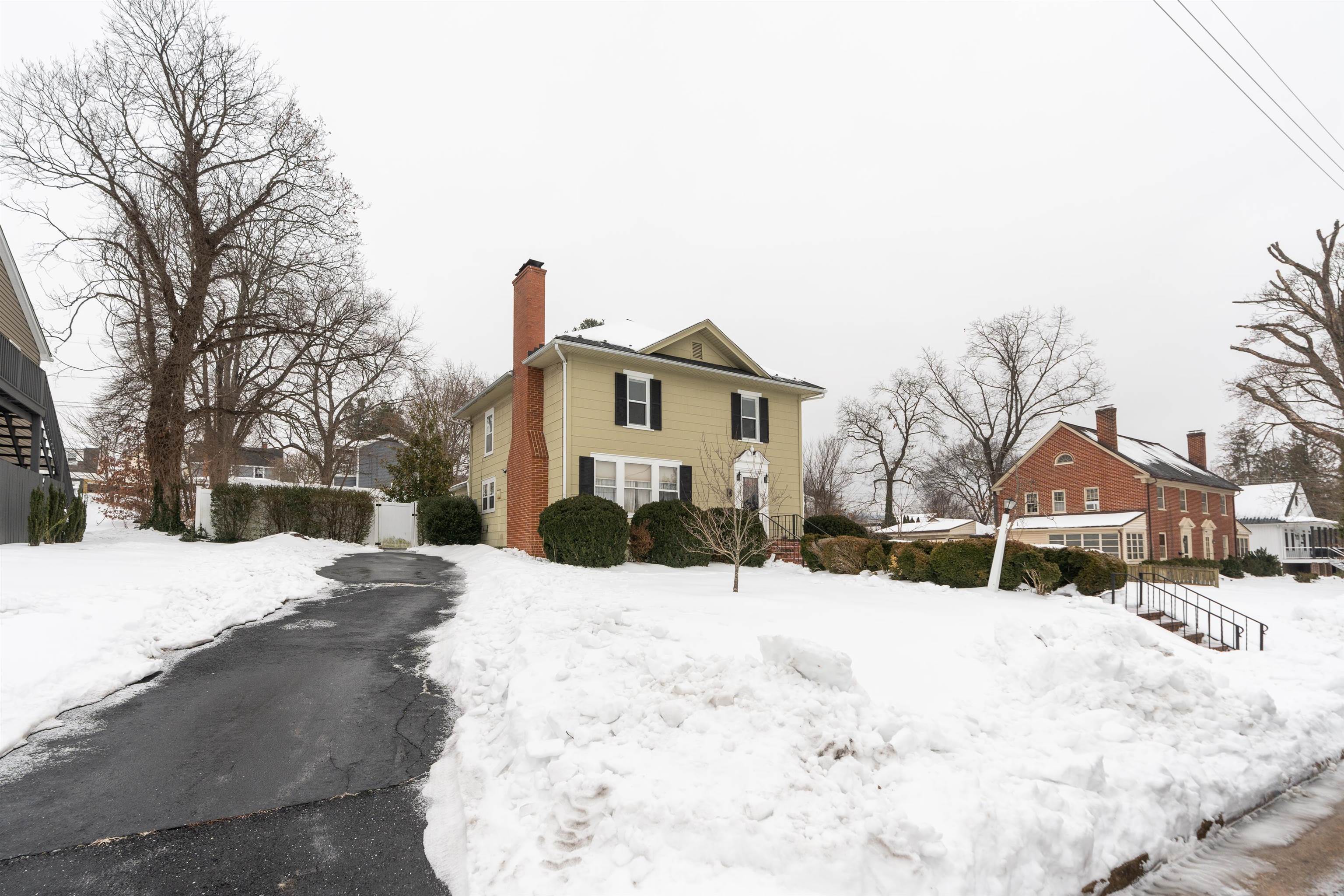 528 LOCUST AVE, WAYNESBORO, Virginia 22980, 4 Bedrooms Bedrooms, ,2 BathroomsBathrooms,Residential,528 LOCUST AVE,673033 MLS # 673033