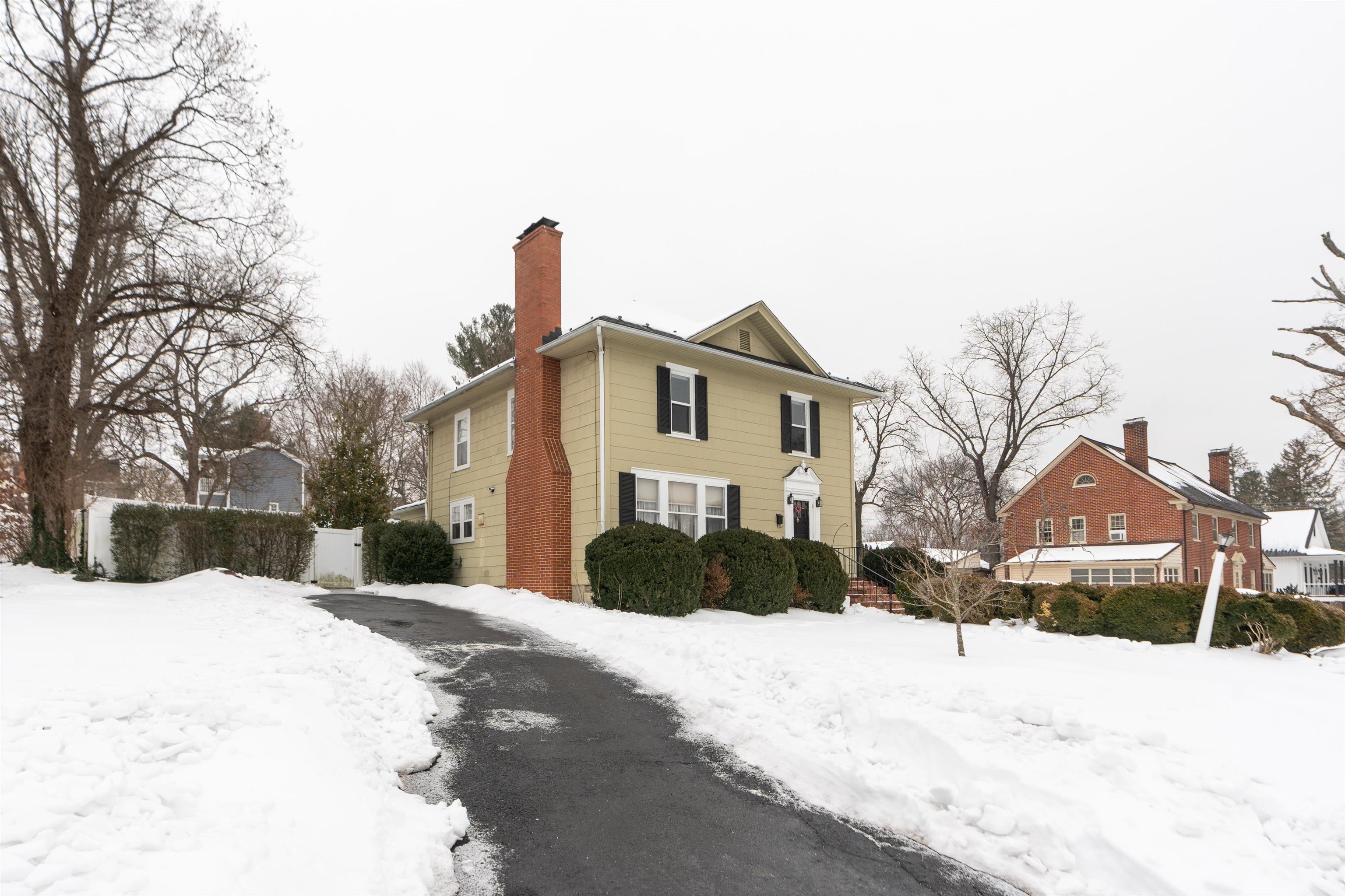 528 LOCUST AVE, WAYNESBORO, Virginia 22980, 4 Bedrooms Bedrooms, ,2 BathroomsBathrooms,Residential,528 LOCUST AVE,673033 MLS # 673033