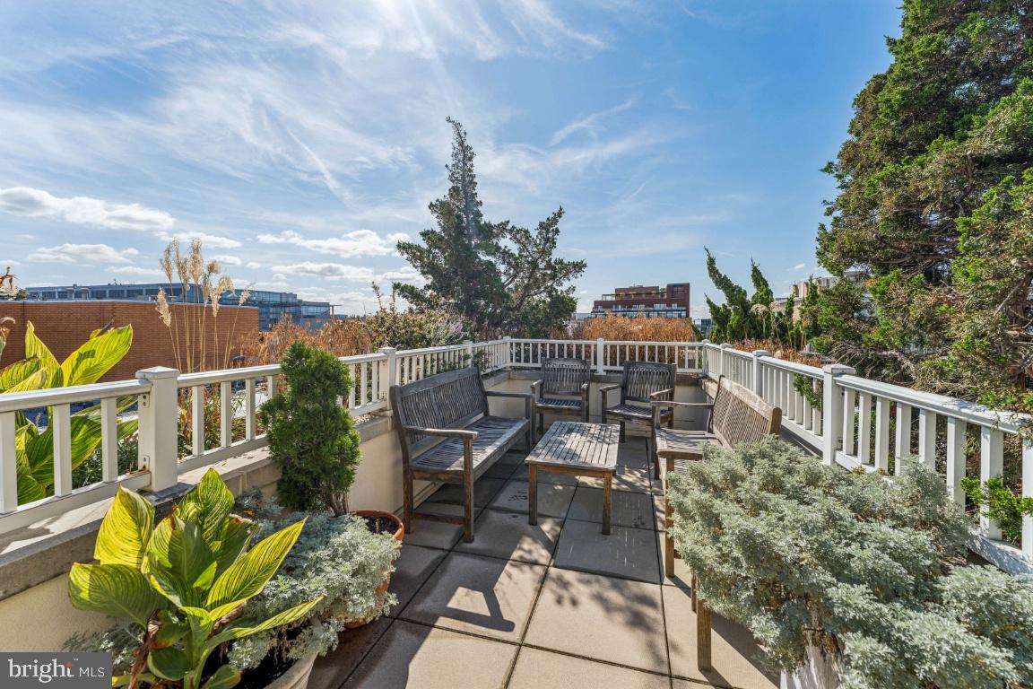 1111 11TH ST NW #408, WASHINGTON, District Of Columbia 20001, 2 Bedrooms Bedrooms, ,2 BathroomsBathrooms,Residential,For sale,1111 11TH ST NW #408,DCDC2225964 MLS # DCDC2225964