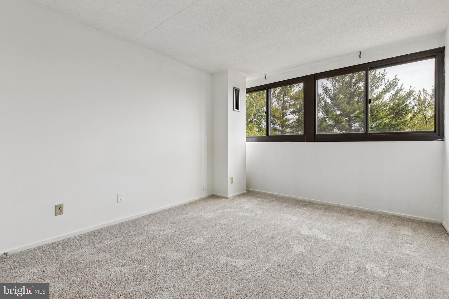 5911 EDSALL RD #801, ALEXANDRIA, Virginia 22304, 2 Bedrooms Bedrooms, ,2 BathroomsBathrooms,Residential,For sale,5911 EDSALL RD #801,VAAX2051842 MLS # VAAX2051842