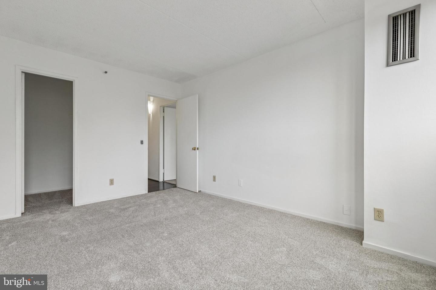 5911 EDSALL RD #801, ALEXANDRIA, Virginia 22304, 2 Bedrooms Bedrooms, ,2 BathroomsBathrooms,Residential,For sale,5911 EDSALL RD #801,VAAX2051842 MLS # VAAX2051842