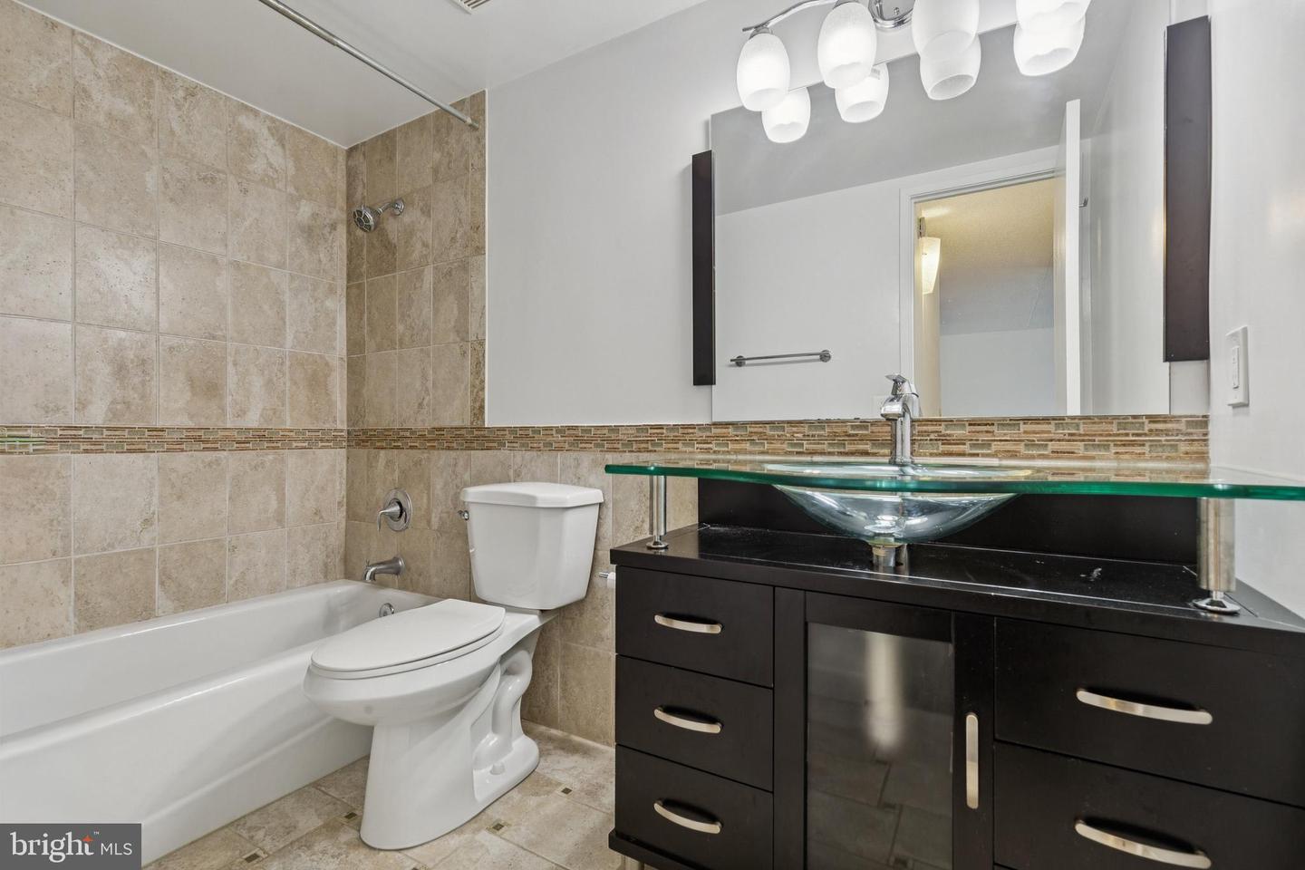 5911 EDSALL RD #801, ALEXANDRIA, Virginia 22304, 2 Bedrooms Bedrooms, ,2 BathroomsBathrooms,Residential,For sale,5911 EDSALL RD #801,VAAX2051842 MLS # VAAX2051842