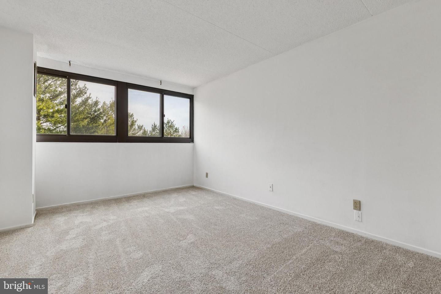 5911 EDSALL RD #801, ALEXANDRIA, Virginia 22304, 2 Bedrooms Bedrooms, ,2 BathroomsBathrooms,Residential,For sale,5911 EDSALL RD #801,VAAX2051842 MLS # VAAX2051842