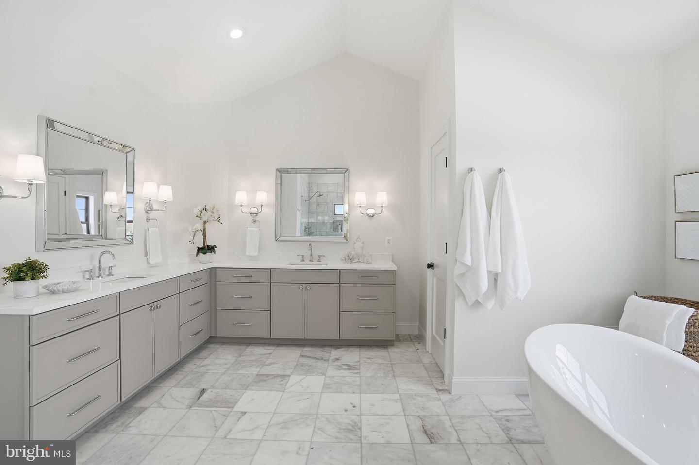 6512 WILLIAMSBURG BLVD, ARLINGTON, Virginia 22213, 6 Bedrooms Bedrooms, ,5 BathroomsBathrooms,Residential,For sale,6512 WILLIAMSBURG BLVD,VAAR2067378 MLS # VAAR2067378