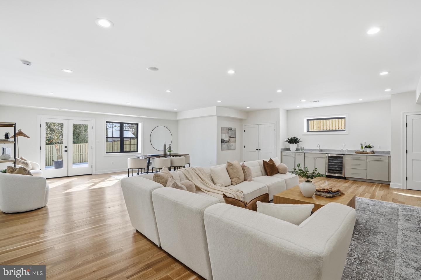 6512 WILLIAMSBURG BLVD, ARLINGTON, Virginia 22213, 6 Bedrooms Bedrooms, ,5 BathroomsBathrooms,Residential,For sale,6512 WILLIAMSBURG BLVD,VAAR2067378 MLS # VAAR2067378