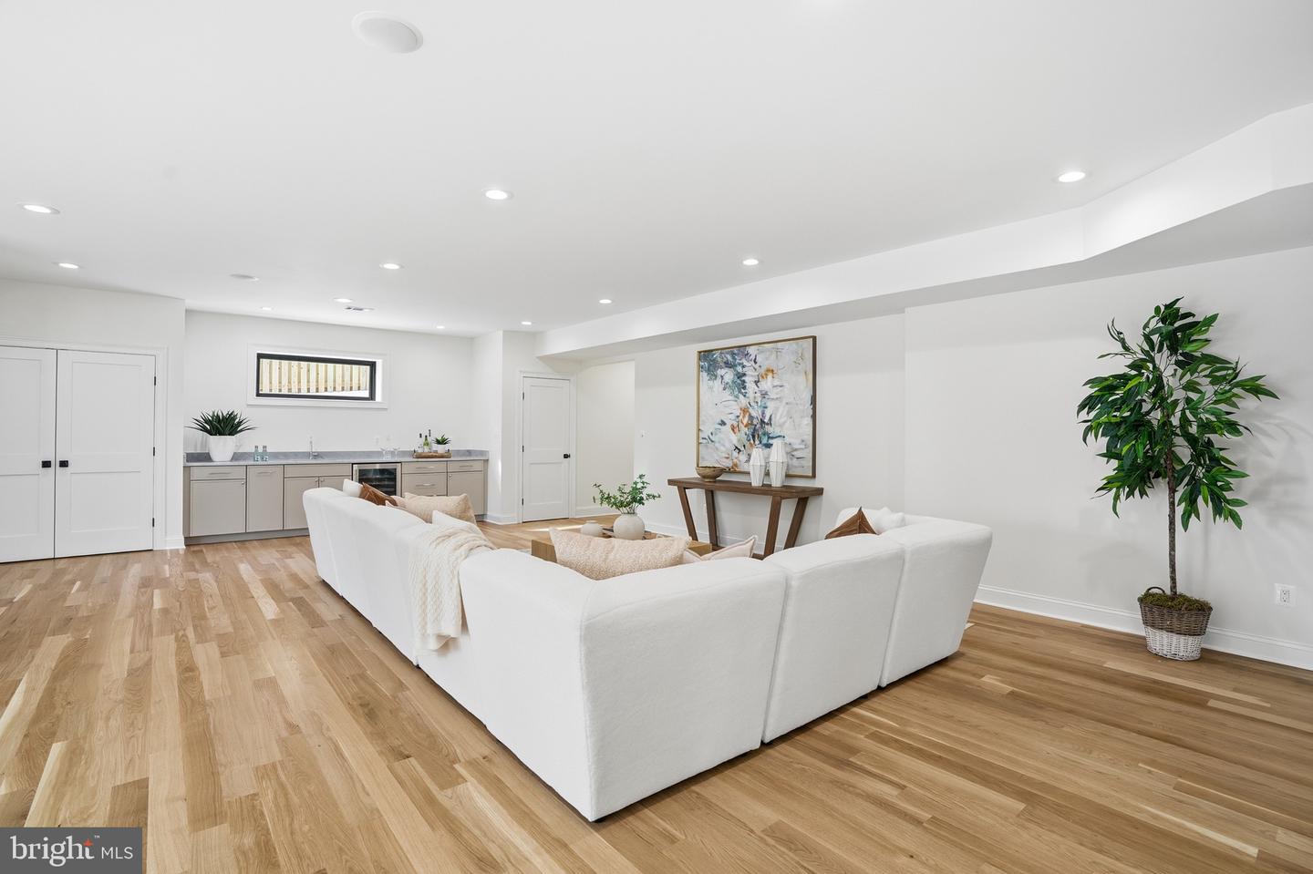 6512 WILLIAMSBURG BLVD, ARLINGTON, Virginia 22213, 6 Bedrooms Bedrooms, ,5 BathroomsBathrooms,Residential,For sale,6512 WILLIAMSBURG BLVD,VAAR2067378 MLS # VAAR2067378