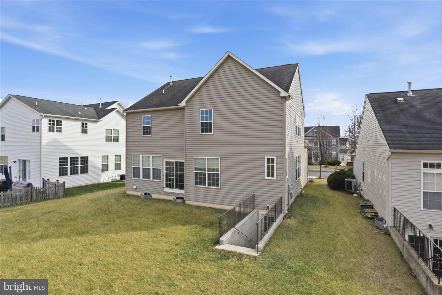 8832 YELLOWTHROAT CT, GAINESVILLE, Virginia 20155, 4 Bedrooms Bedrooms, 8 Rooms Rooms,2 BathroomsBathrooms,Residential,For sale,8832 YELLOWTHROAT CT,VAPW2110684 MLS # VAPW2110684