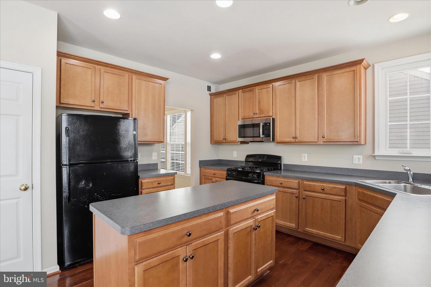 8832 YELLOWTHROAT CT, GAINESVILLE, Virginia 20155, 4 Bedrooms Bedrooms, 8 Rooms Rooms,2 BathroomsBathrooms,Residential,For sale,8832 YELLOWTHROAT CT,VAPW2110684 MLS # VAPW2110684