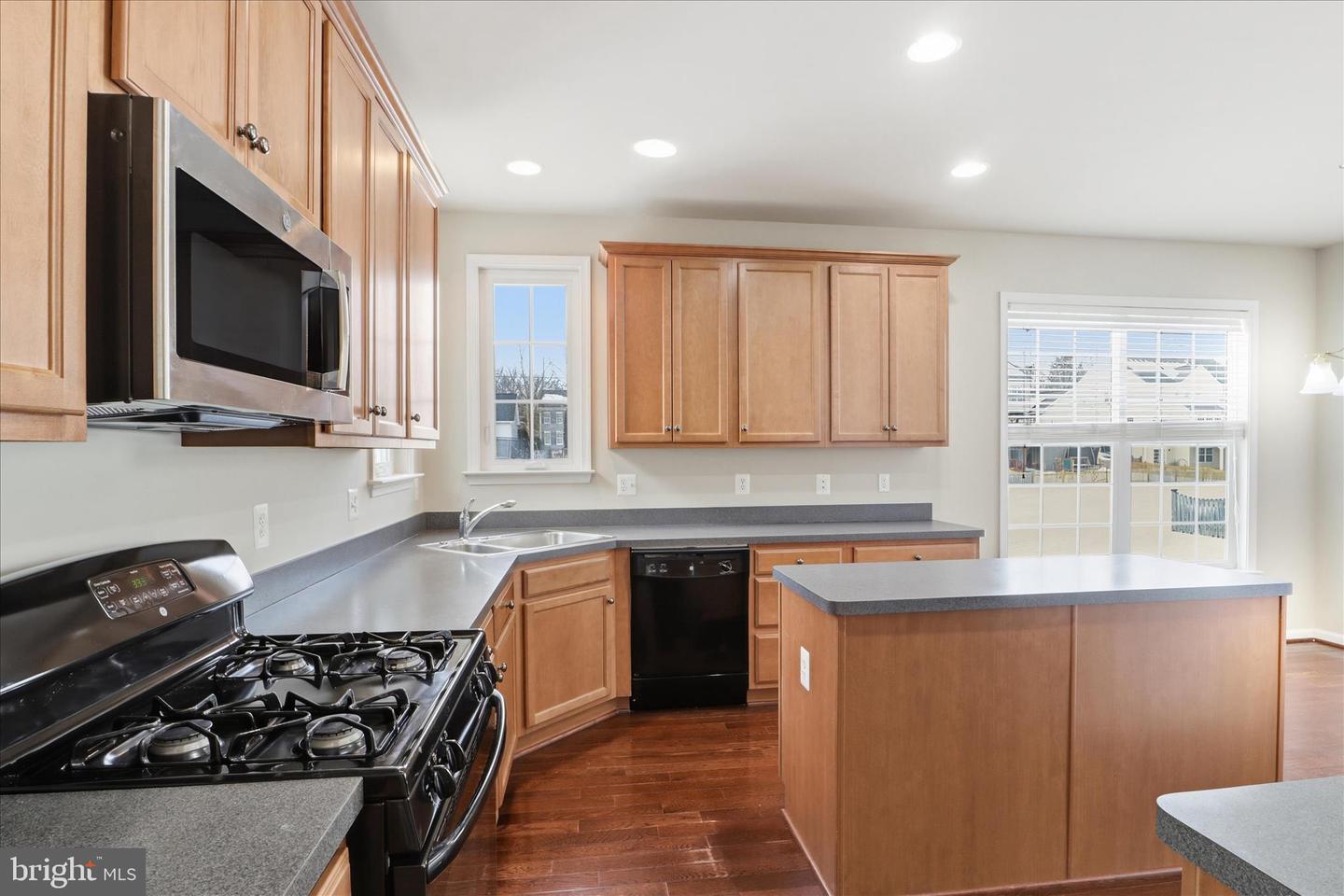 8832 YELLOWTHROAT CT, GAINESVILLE, Virginia 20155, 4 Bedrooms Bedrooms, 8 Rooms Rooms,2 BathroomsBathrooms,Residential,For sale,8832 YELLOWTHROAT CT,VAPW2110684 MLS # VAPW2110684