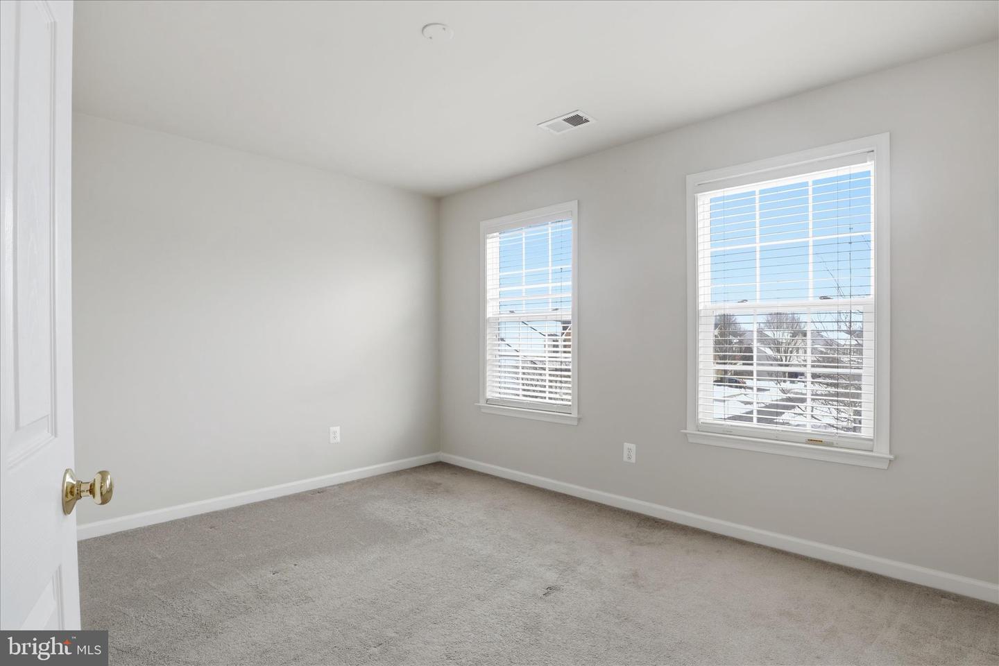 8832 YELLOWTHROAT CT, GAINESVILLE, Virginia 20155, 4 Bedrooms Bedrooms, 8 Rooms Rooms,2 BathroomsBathrooms,Residential,For sale,8832 YELLOWTHROAT CT,VAPW2110684 MLS # VAPW2110684