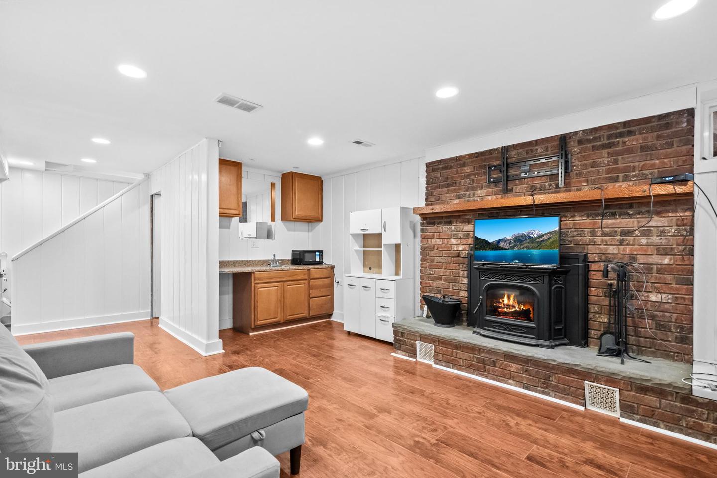 6058 OLD TELEGRAPH RD, ALEXANDRIA, Virginia 22310, 3 Bedrooms Bedrooms, ,3 BathroomsBathrooms,Residential,For sale,6058 OLD TELEGRAPH RD,VAFX2287124 MLS # VAFX2287124