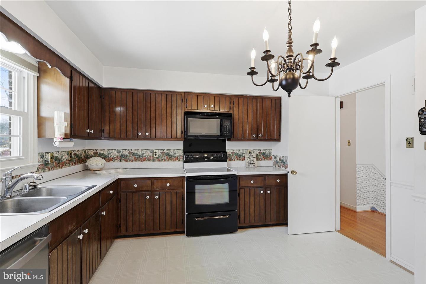 12466 HENDERSON RD, CLIFTON, Virginia 20124, 4 Bedrooms Bedrooms, ,3 BathroomsBathrooms,Residential,For sale,12466 HENDERSON RD,VAFX2287524 MLS # VAFX2287524