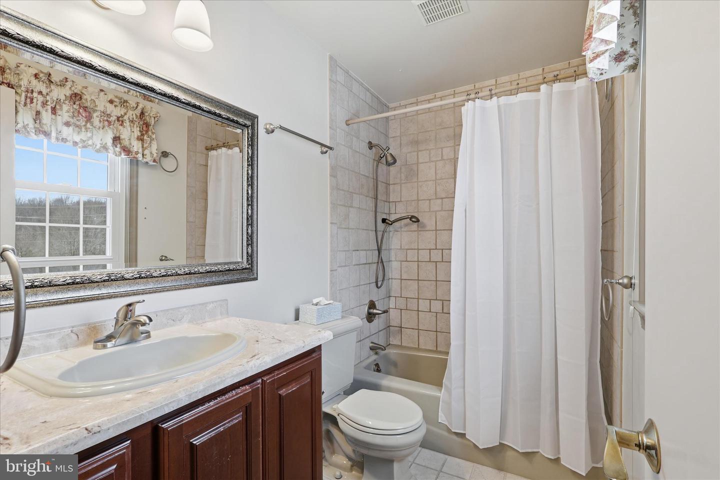 12466 HENDERSON RD, CLIFTON, Virginia 20124, 4 Bedrooms Bedrooms, ,3 BathroomsBathrooms,Residential,For sale,12466 HENDERSON RD,VAFX2287524 MLS # VAFX2287524