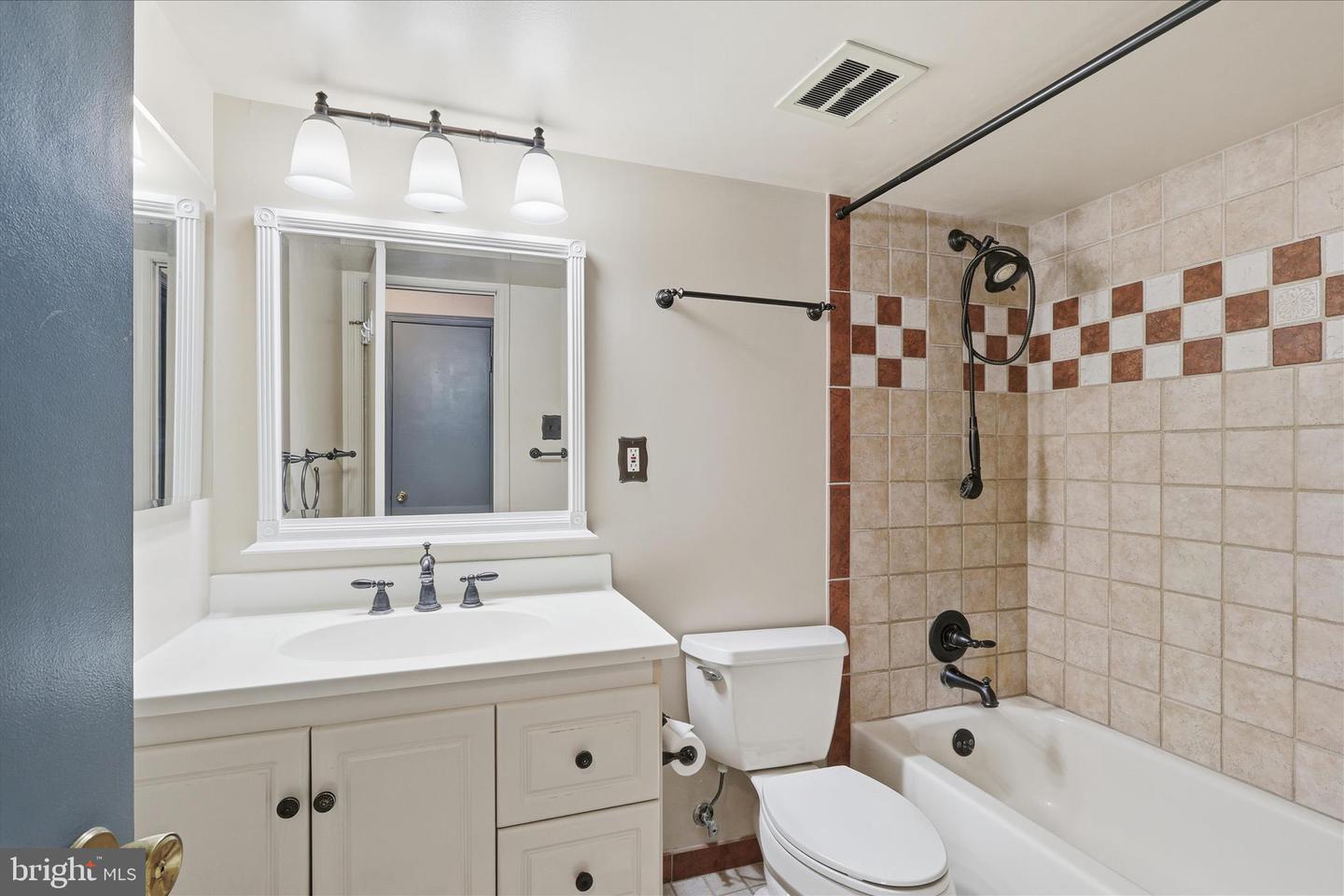 12466 HENDERSON RD, CLIFTON, Virginia 20124, 4 Bedrooms Bedrooms, ,3 BathroomsBathrooms,Residential,For sale,12466 HENDERSON RD,VAFX2287524 MLS # VAFX2287524