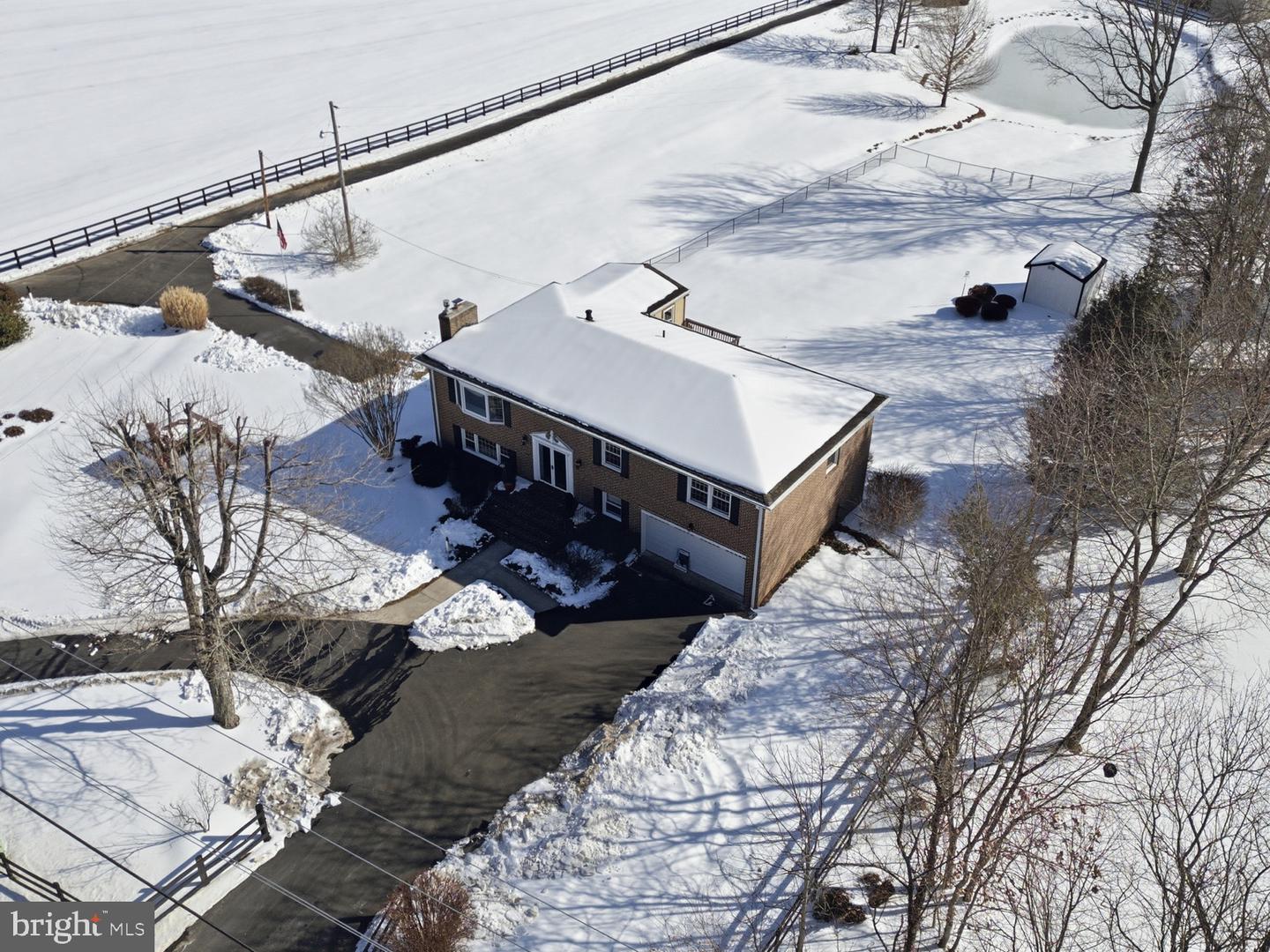 12466 HENDERSON RD, CLIFTON, Virginia 20124, 4 Bedrooms Bedrooms, ,3 BathroomsBathrooms,Residential,For sale,12466 HENDERSON RD,VAFX2287524 MLS # VAFX2287524