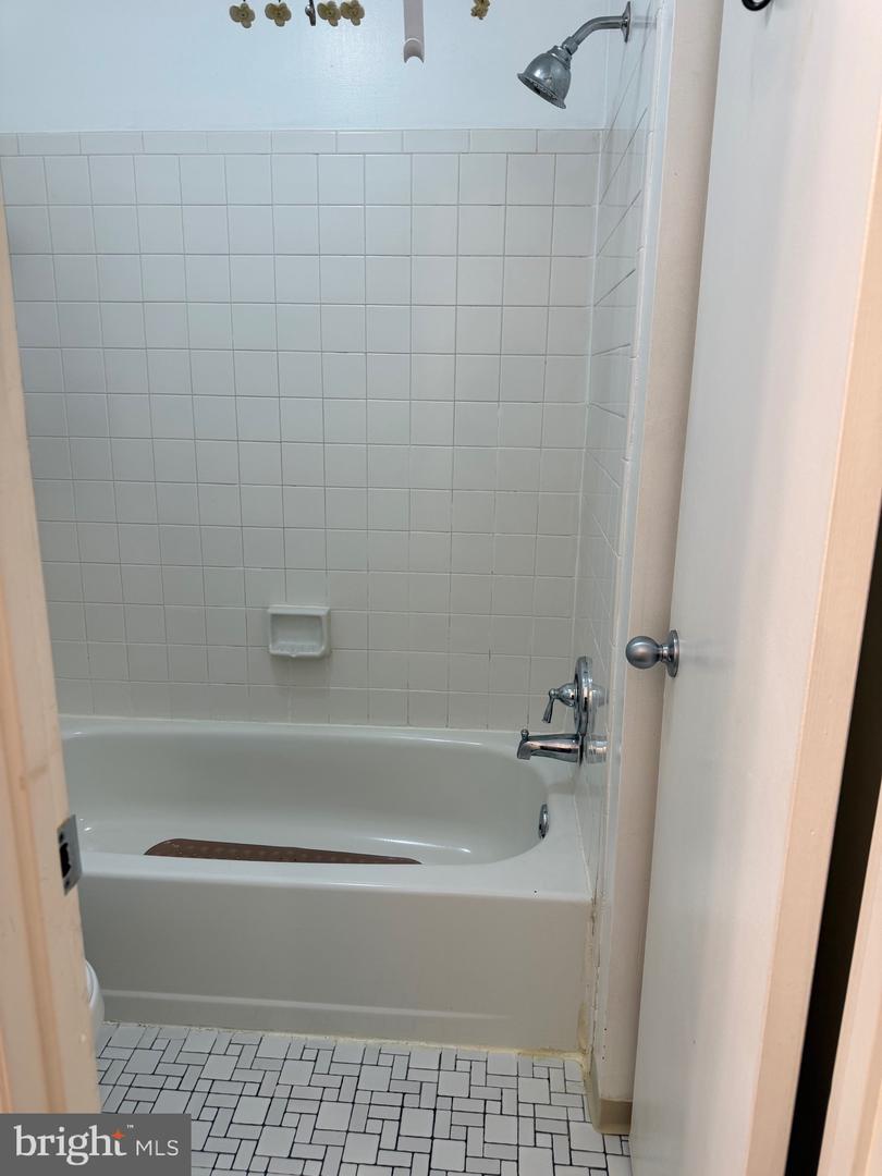 14314 LINDENDALE RD, WOODBRIDGE, Virginia 22193, 5 Bedrooms Bedrooms, ,2 BathroomsBathrooms,Residential,For sale,14314 LINDENDALE RD,VAPW2111564 MLS # VAPW2111564