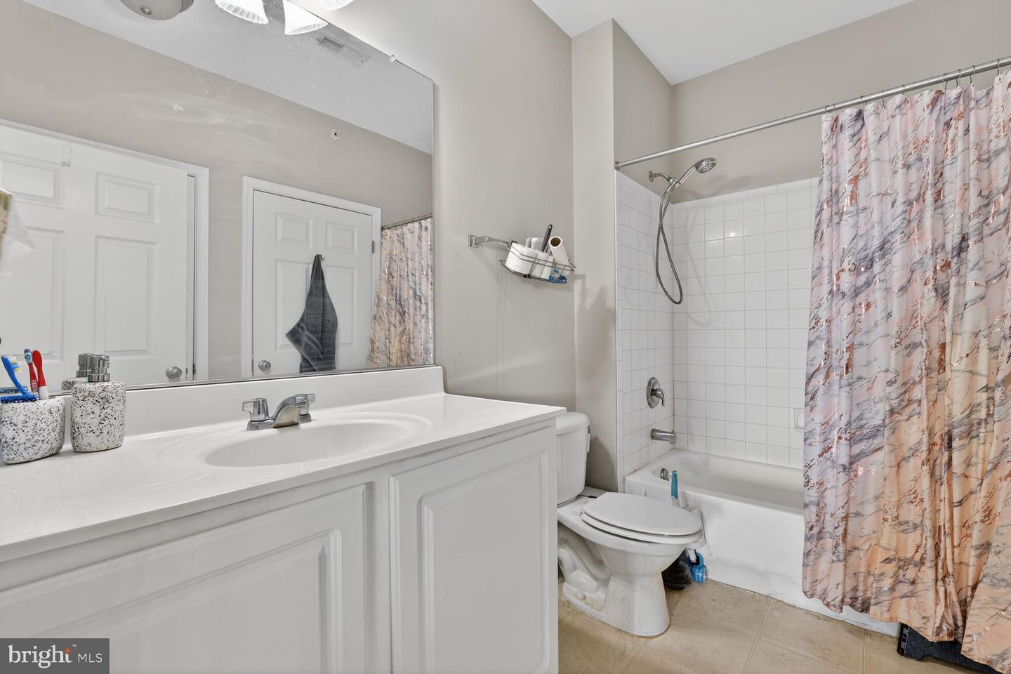 22725 THIMBLEBERRY SQ #304, BRAMBLETON, Virginia 20148, 1 Bedroom Bedrooms, ,1 BathroomBathrooms,Residential,For sale,22725 THIMBLEBERRY SQ #304,VALO2114872 MLS # VALO2114872