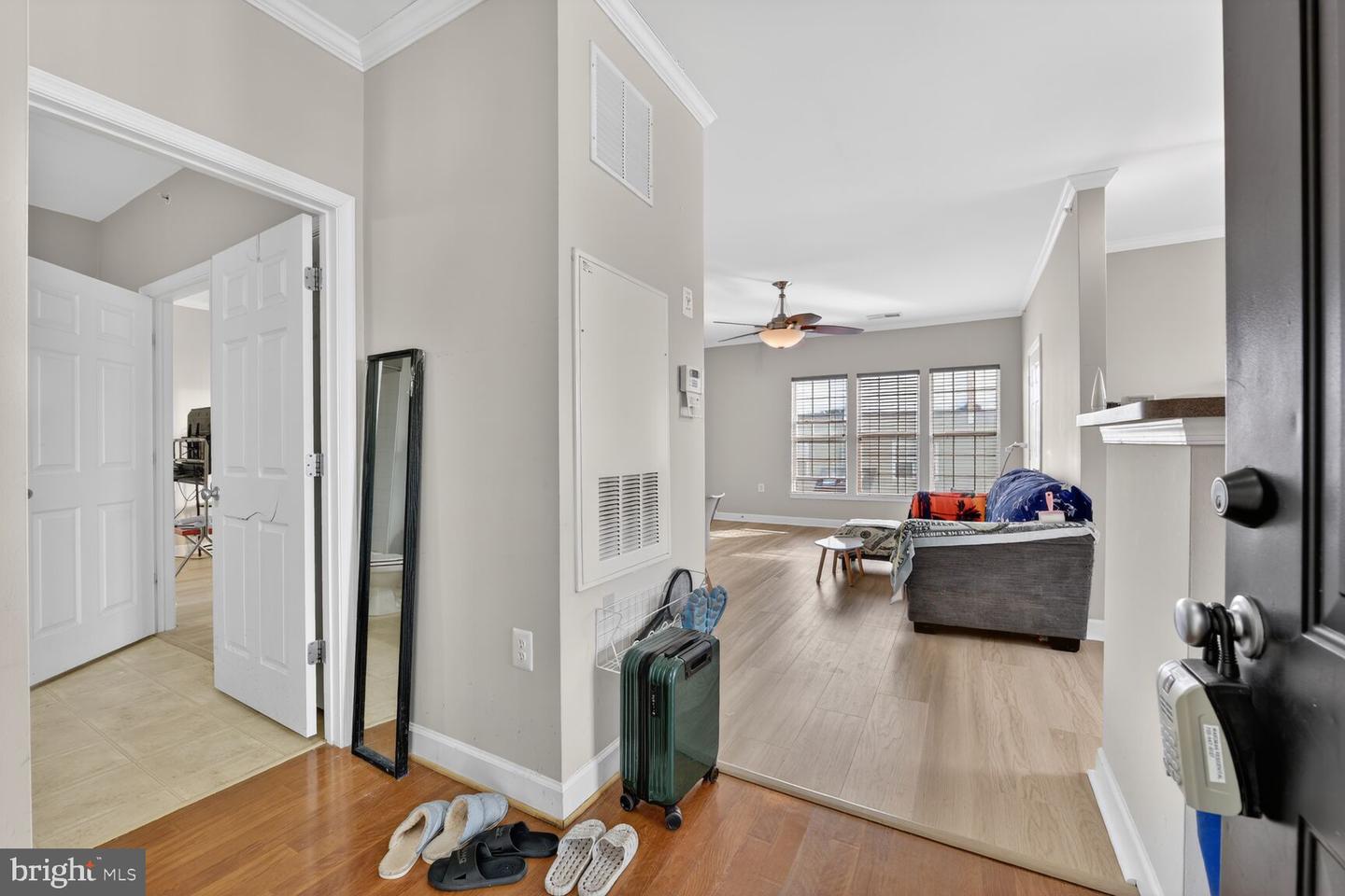 22725 THIMBLEBERRY SQ #304, BRAMBLETON, Virginia 20148, 1 Bedroom Bedrooms, ,1 BathroomBathrooms,Residential,For sale,22725 THIMBLEBERRY SQ #304,VALO2114872 MLS # VALO2114872