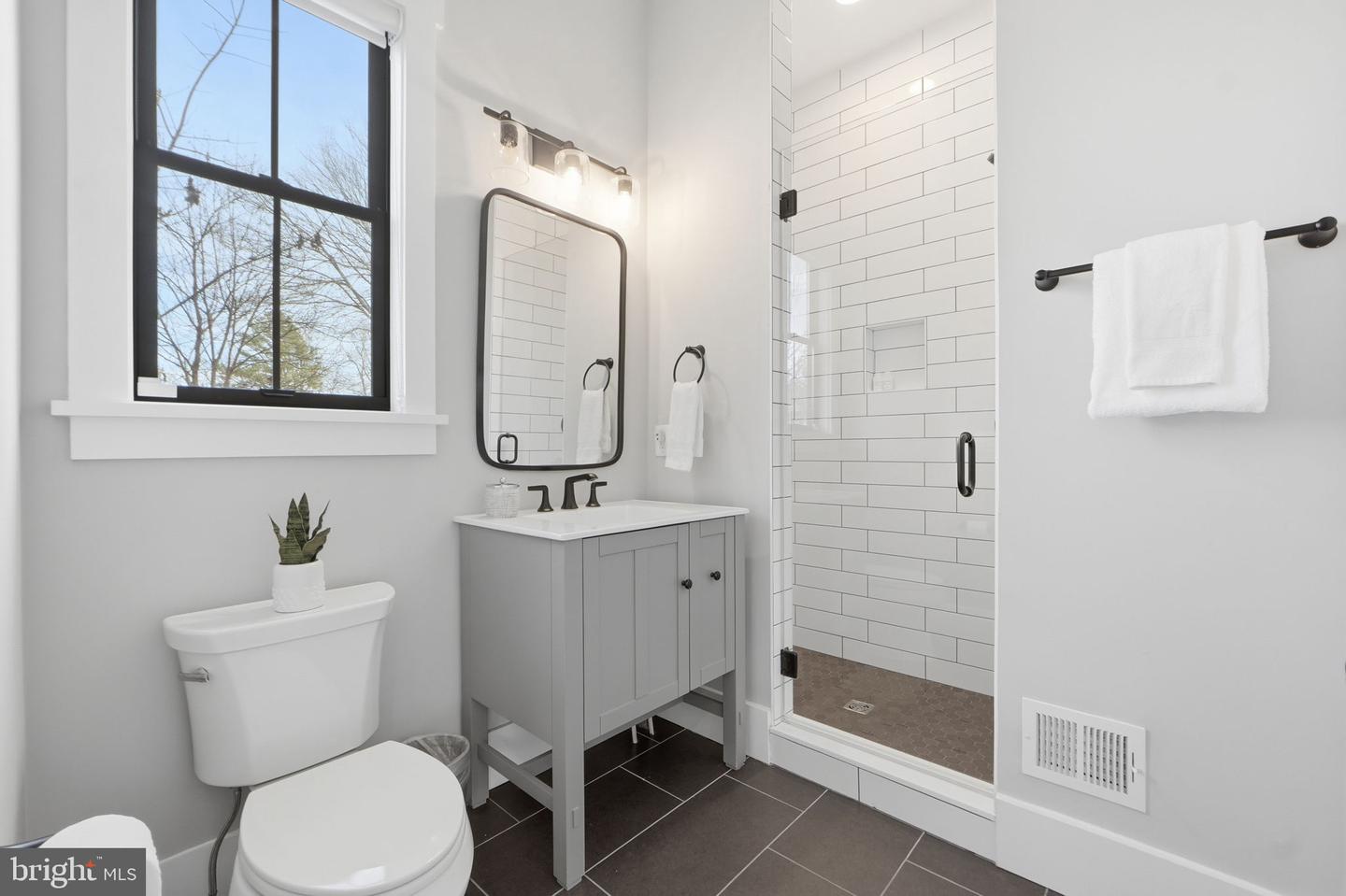 315 CHARLES ST SE, VIENNA, Virginia 22180, 6 Bedrooms Bedrooms, ,6 BathroomsBathrooms,Residential,For sale,315 CHARLES ST SE,VAFX2288004 MLS # VAFX2288004