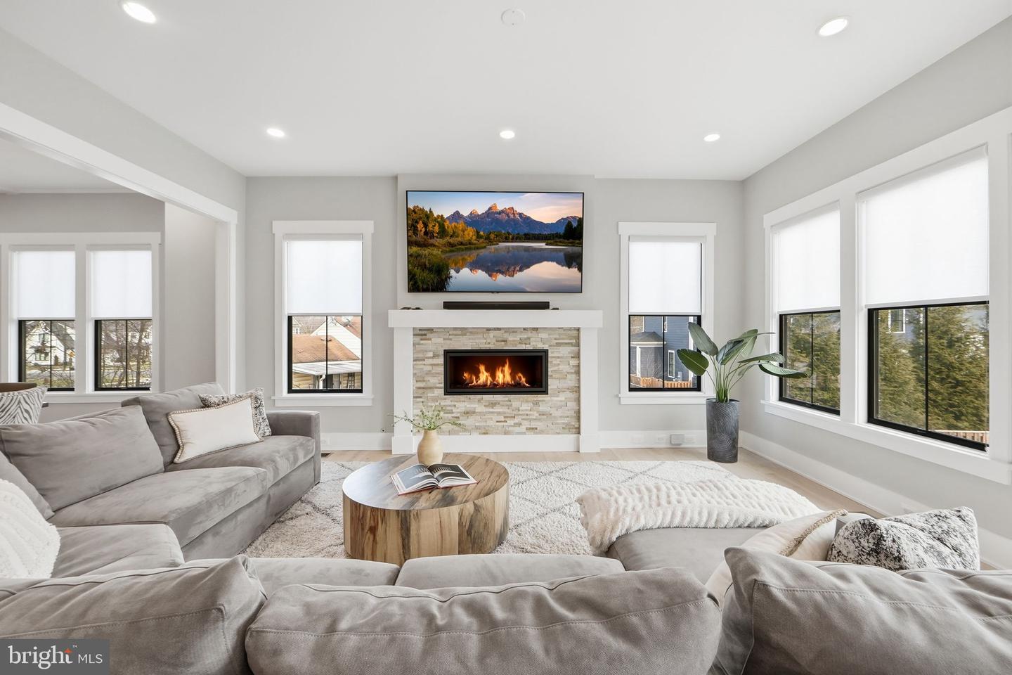 315 CHARLES ST SE, VIENNA, Virginia 22180, 6 Bedrooms Bedrooms, ,6 BathroomsBathrooms,Residential,For sale,315 CHARLES ST SE,VAFX2288004 MLS # VAFX2288004