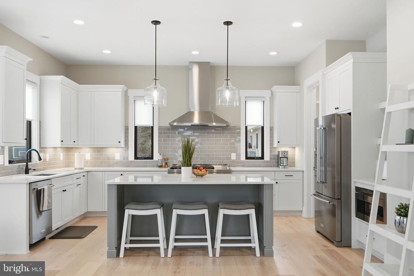 315 CHARLES ST SE, VIENNA, Virginia 22180, 6 Bedrooms Bedrooms, ,6 BathroomsBathrooms,Residential,For sale,315 CHARLES ST SE,VAFX2288004 MLS # VAFX2288004