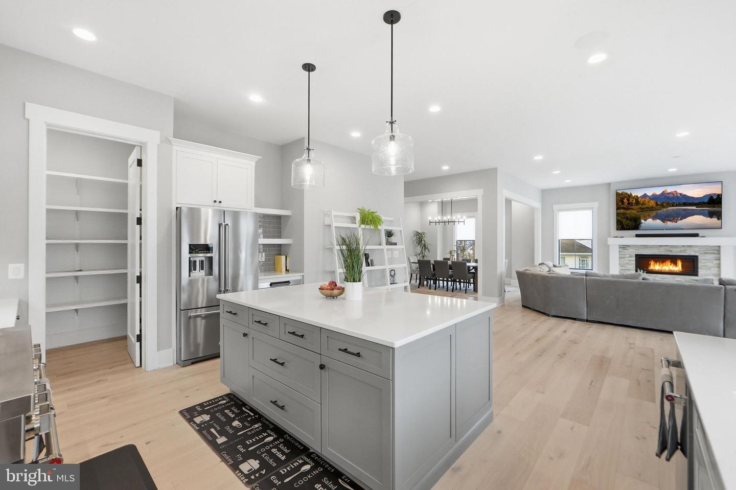 315 CHARLES ST SE, VIENNA, Virginia 22180, 6 Bedrooms Bedrooms, ,6 BathroomsBathrooms,Residential,For sale,315 CHARLES ST SE,VAFX2288004 MLS # VAFX2288004