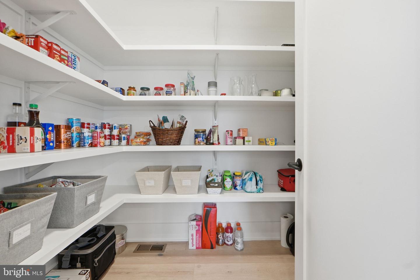 315 CHARLES ST SE, VIENNA, Virginia 22180, 6 Bedrooms Bedrooms, ,6 BathroomsBathrooms,Residential,For sale,315 CHARLES ST SE,VAFX2288004 MLS # VAFX2288004