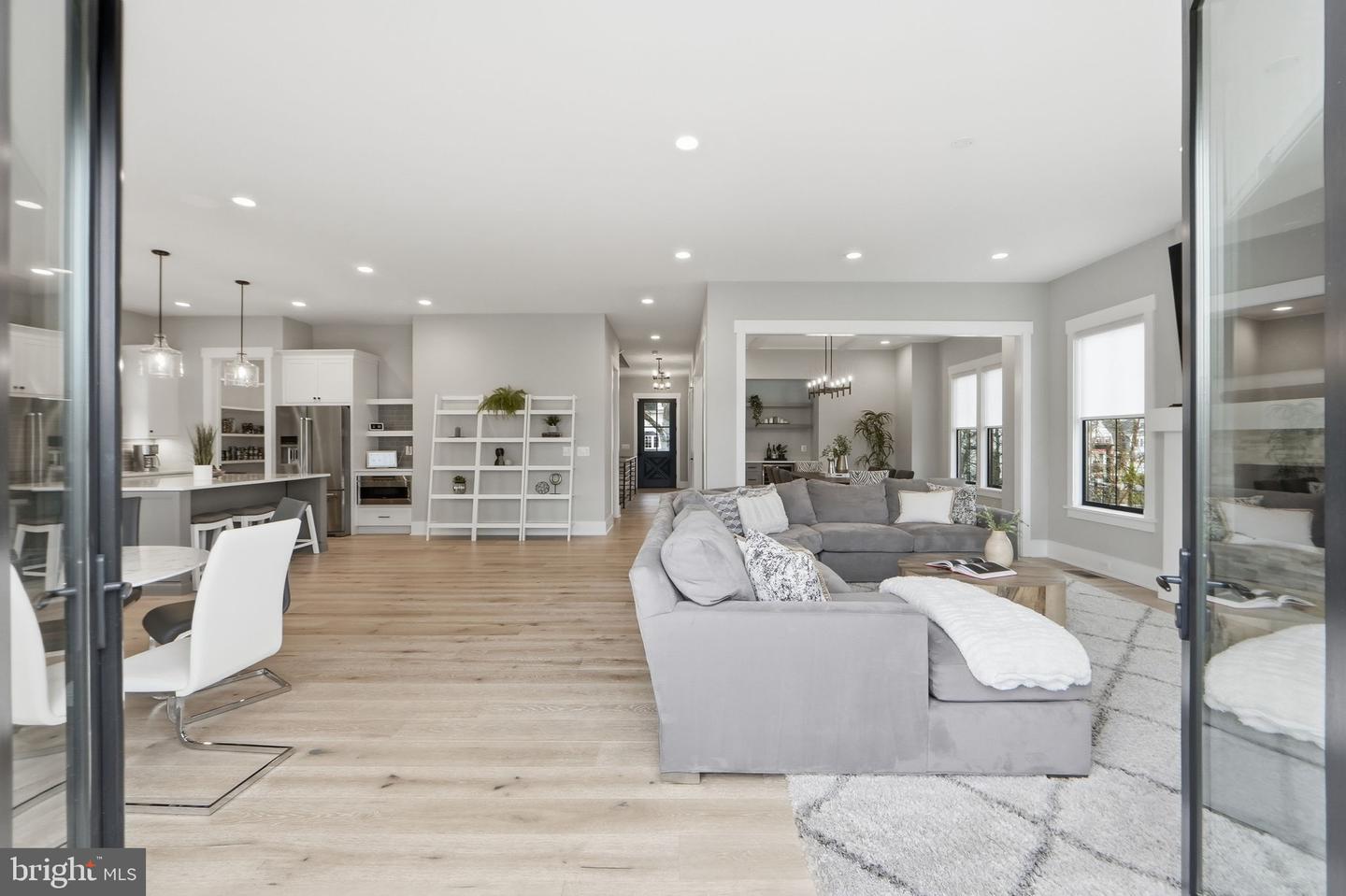 315 CHARLES ST SE, VIENNA, Virginia 22180, 6 Bedrooms Bedrooms, ,6 BathroomsBathrooms,Residential,For sale,315 CHARLES ST SE,VAFX2288004 MLS # VAFX2288004