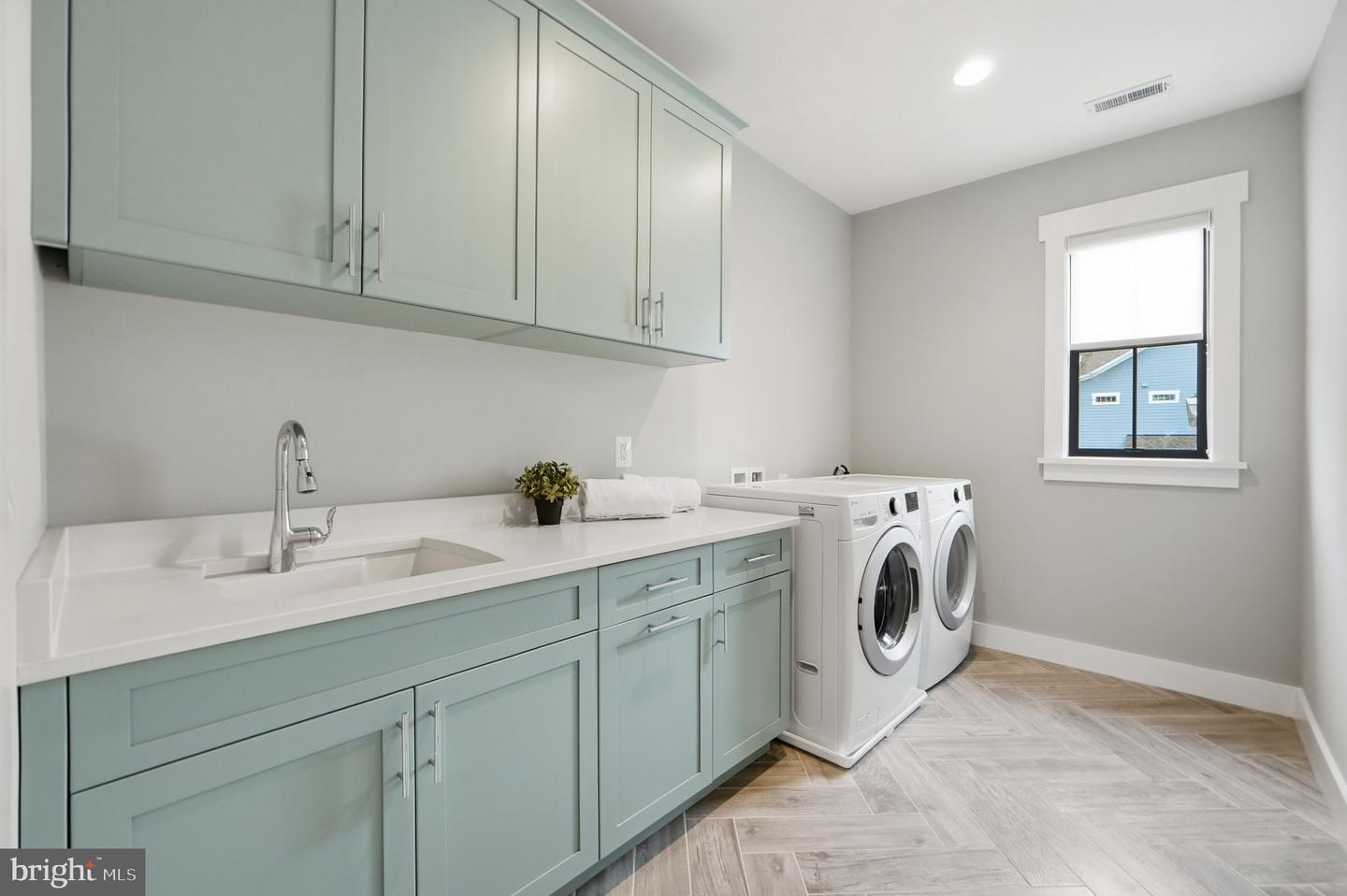 315 CHARLES ST SE, VIENNA, Virginia 22180, 6 Bedrooms Bedrooms, ,6 BathroomsBathrooms,Residential,For sale,315 CHARLES ST SE,VAFX2288004 MLS # VAFX2288004