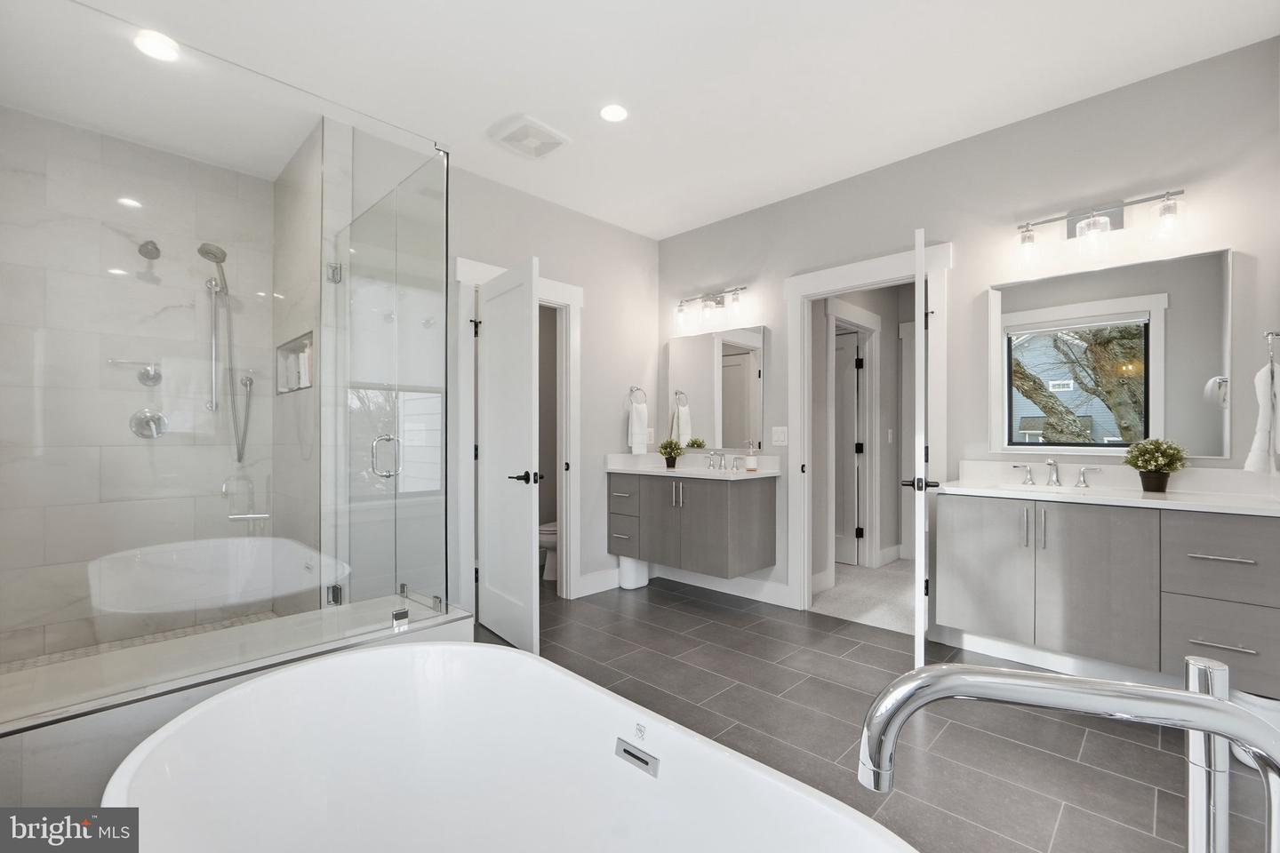 315 CHARLES ST SE, VIENNA, Virginia 22180, 6 Bedrooms Bedrooms, ,6 BathroomsBathrooms,Residential,For sale,315 CHARLES ST SE,VAFX2288004 MLS # VAFX2288004