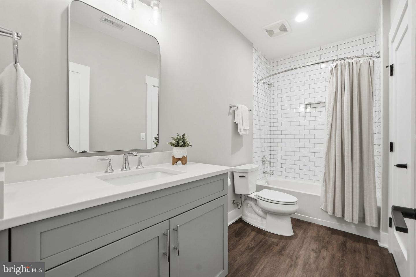 315 CHARLES ST SE, VIENNA, Virginia 22180, 6 Bedrooms Bedrooms, ,6 BathroomsBathrooms,Residential,For sale,315 CHARLES ST SE,VAFX2288004 MLS # VAFX2288004