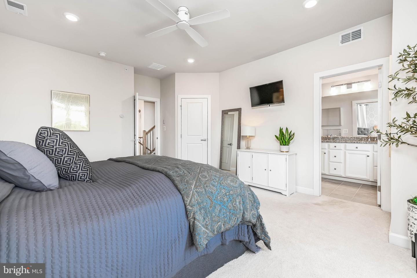 1612 ROCKY SHALE TER SE, LEESBURG, Virginia 20175, 3 Bedrooms Bedrooms, ,3 BathroomsBathrooms,Residential,For sale,1612 ROCKY SHALE TER SE,VALO2114888 MLS # VALO2114888