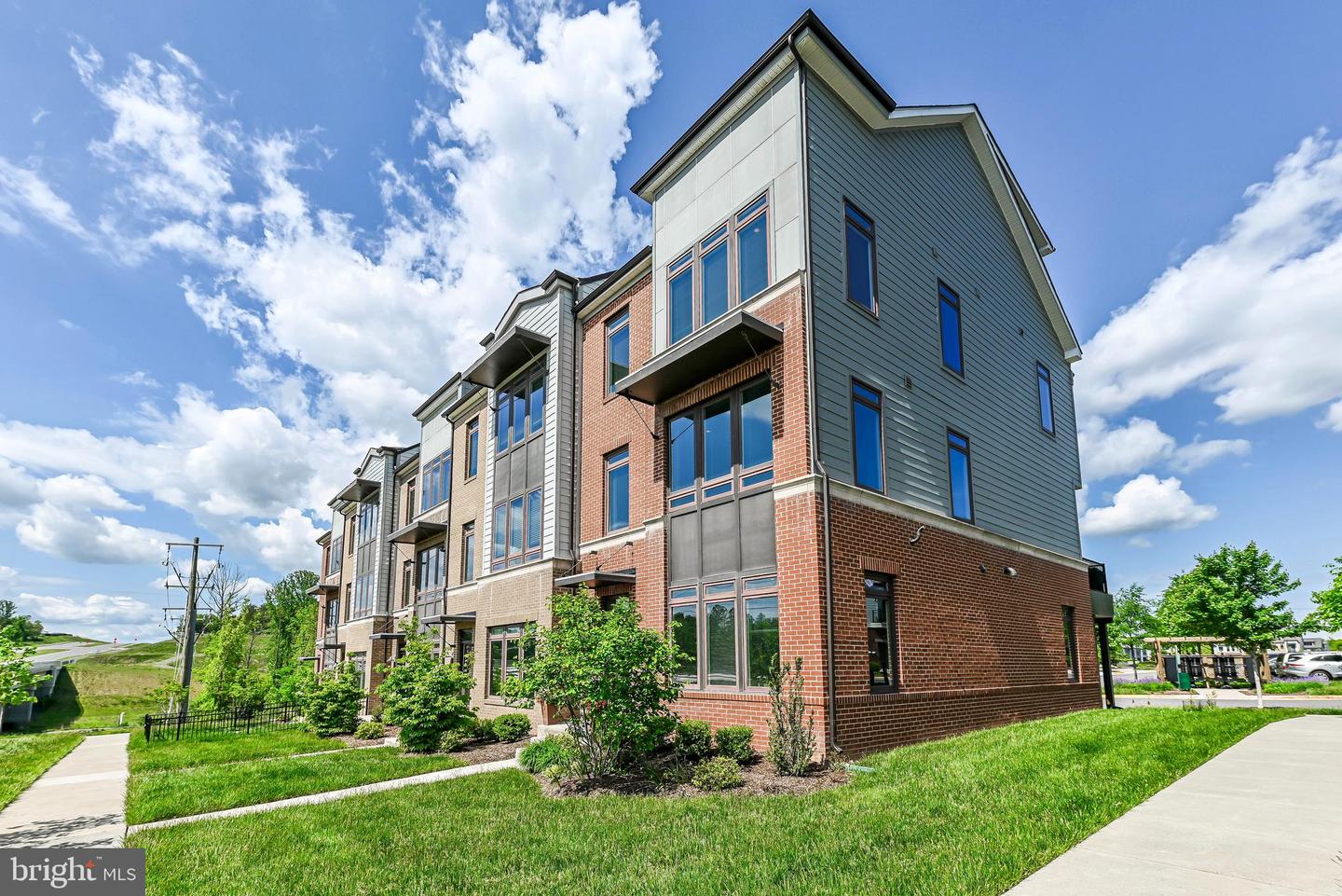 1612 ROCKY SHALE TER SE, LEESBURG, Virginia 20175, 3 Bedrooms Bedrooms, ,3 BathroomsBathrooms,Residential,For sale,1612 ROCKY SHALE TER SE,VALO2114888 MLS # VALO2114888