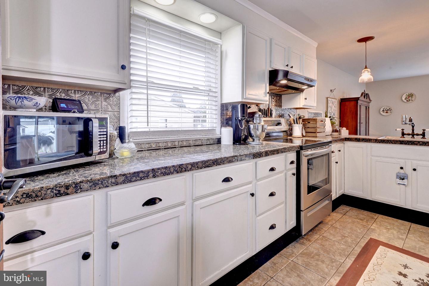 593 CATESBY LN, WILLIAMSBURG, Virginia 23185, 3 Bedrooms Bedrooms, 5 Rooms Rooms,1 BathroomBathrooms,Residential,For sale,593 CATESBY LN,VAYV2000112 MLS # VAYV2000112