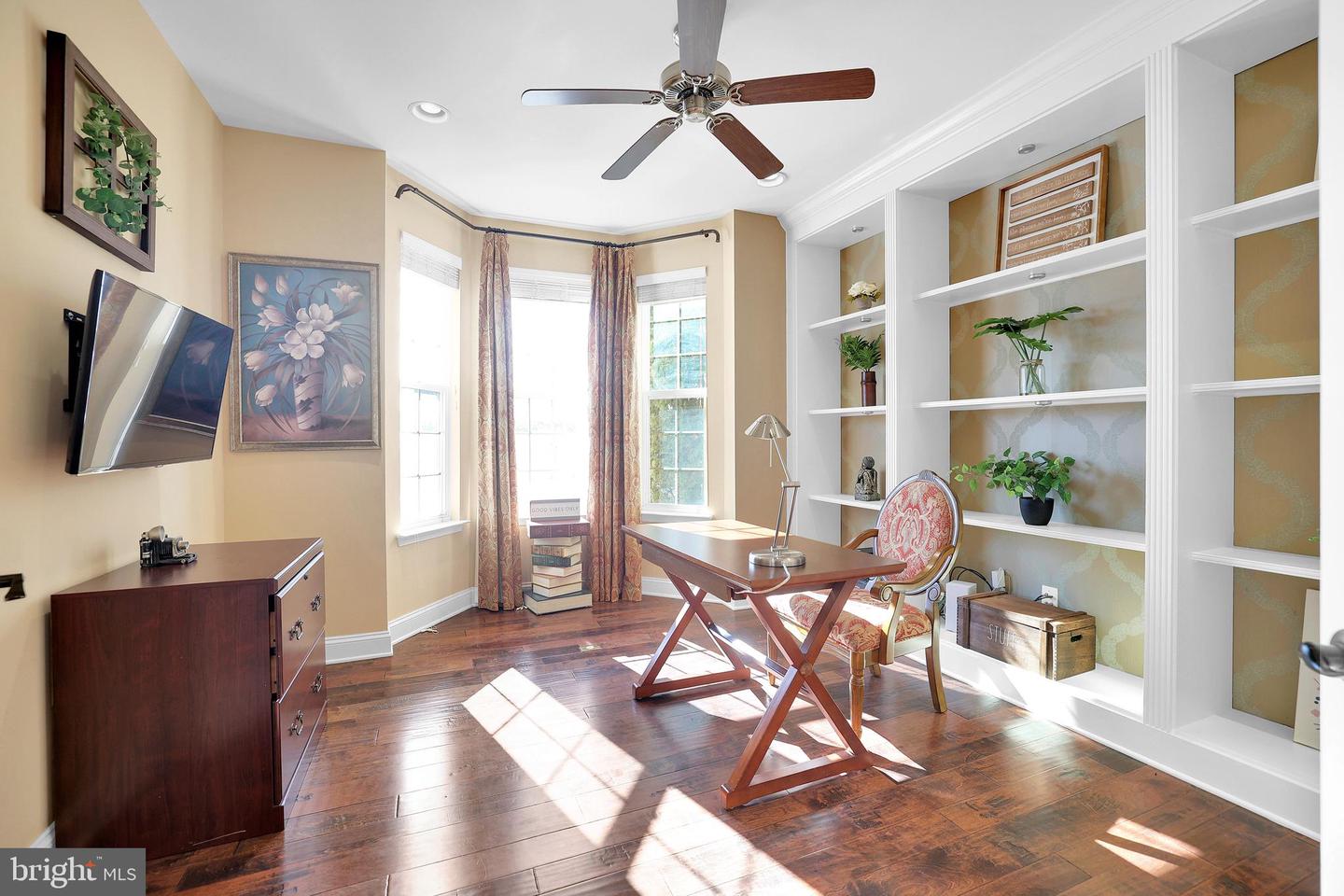 42134 AUTUMN RAIN CIR, BRAMBLETON, Virginia 20148, 5 Bedrooms Bedrooms, ,4 BathroomsBathrooms,Residential,For sale,42134 AUTUMN RAIN CIR,VALO2114934 MLS # VALO2114934