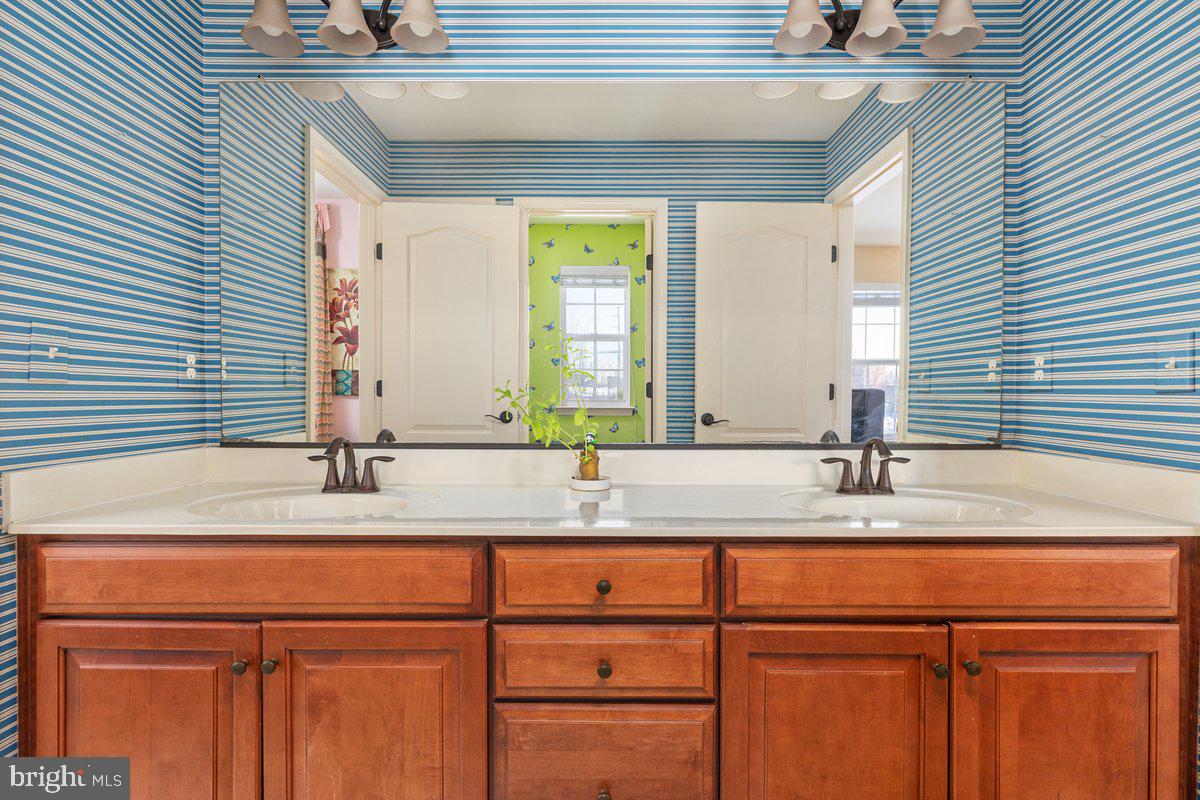 42134 AUTUMN RAIN CIR, BRAMBLETON, Virginia 20148, 5 Bedrooms Bedrooms, ,4 BathroomsBathrooms,Residential,For sale,42134 AUTUMN RAIN CIR,VALO2114934 MLS # VALO2114934