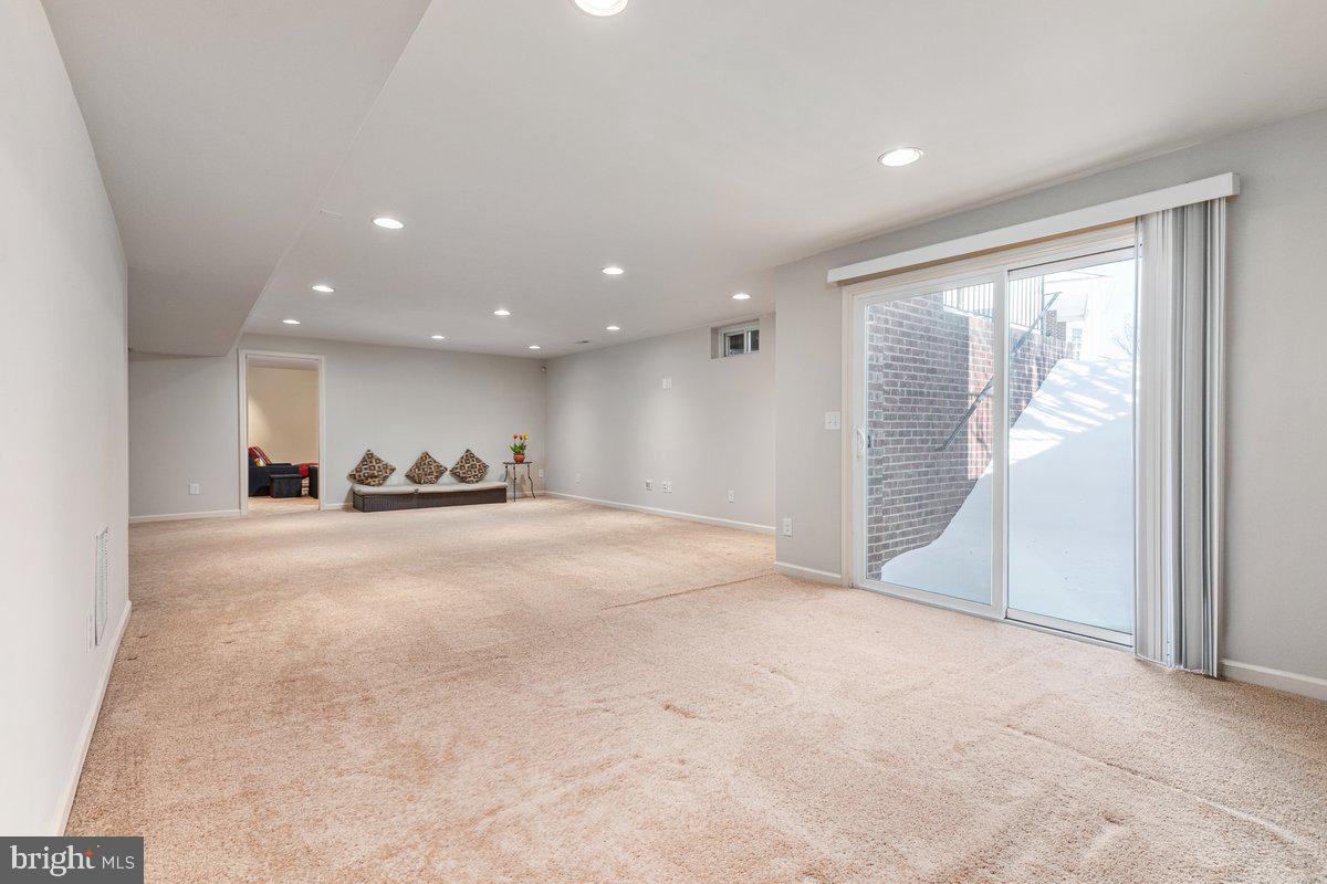 42134 AUTUMN RAIN CIR, BRAMBLETON, Virginia 20148, 5 Bedrooms Bedrooms, ,4 BathroomsBathrooms,Residential,For sale,42134 AUTUMN RAIN CIR,VALO2114934 MLS # VALO2114934