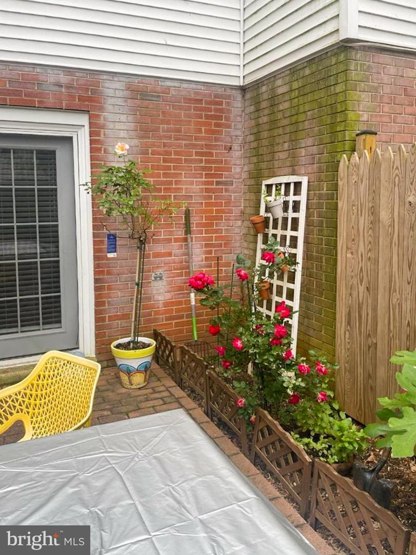 7745 TIVERTON DR, SPRINGFIELD, Virginia 22152, 2 Bedrooms Bedrooms, ,2 BathroomsBathrooms,Residential,For sale,7745 TIVERTON DR,VAFX2288136 MLS # VAFX2288136