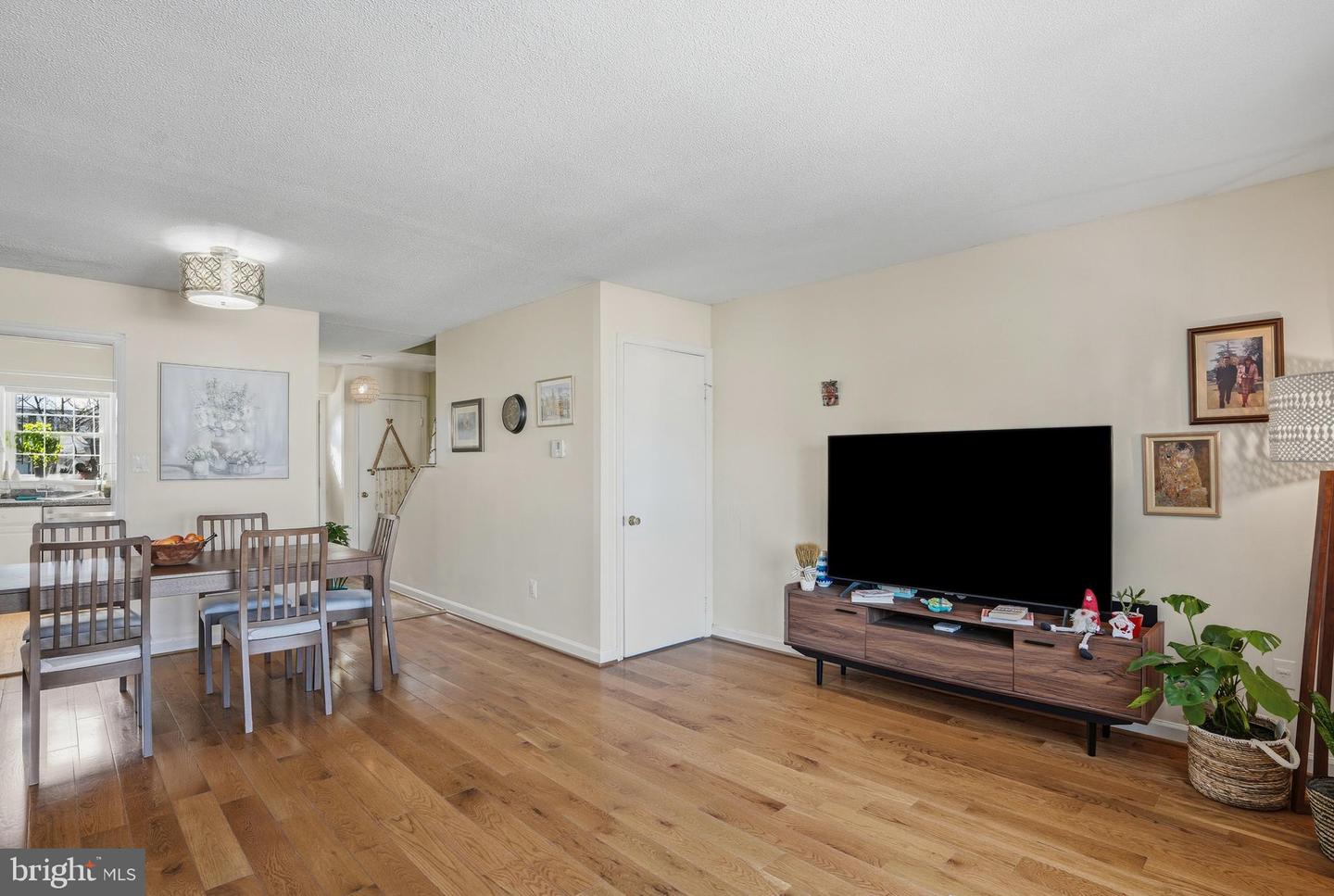 7745 TIVERTON DR, SPRINGFIELD, Virginia 22152, 2 Bedrooms Bedrooms, ,2 BathroomsBathrooms,Residential,For sale,7745 TIVERTON DR,VAFX2288136 MLS # VAFX2288136