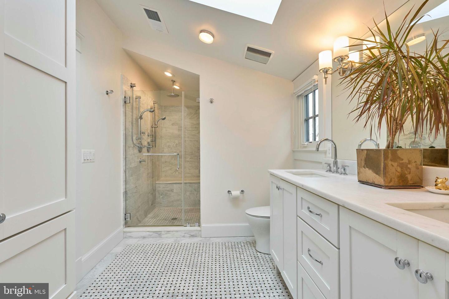 205 N FILLMORE ST, ARLINGTON, Virginia 22201, 4 Bedrooms Bedrooms, ,2 BathroomsBathrooms,Residential,For sale,205 N FILLMORE ST,VAAR2068280 MLS # VAAR2068280