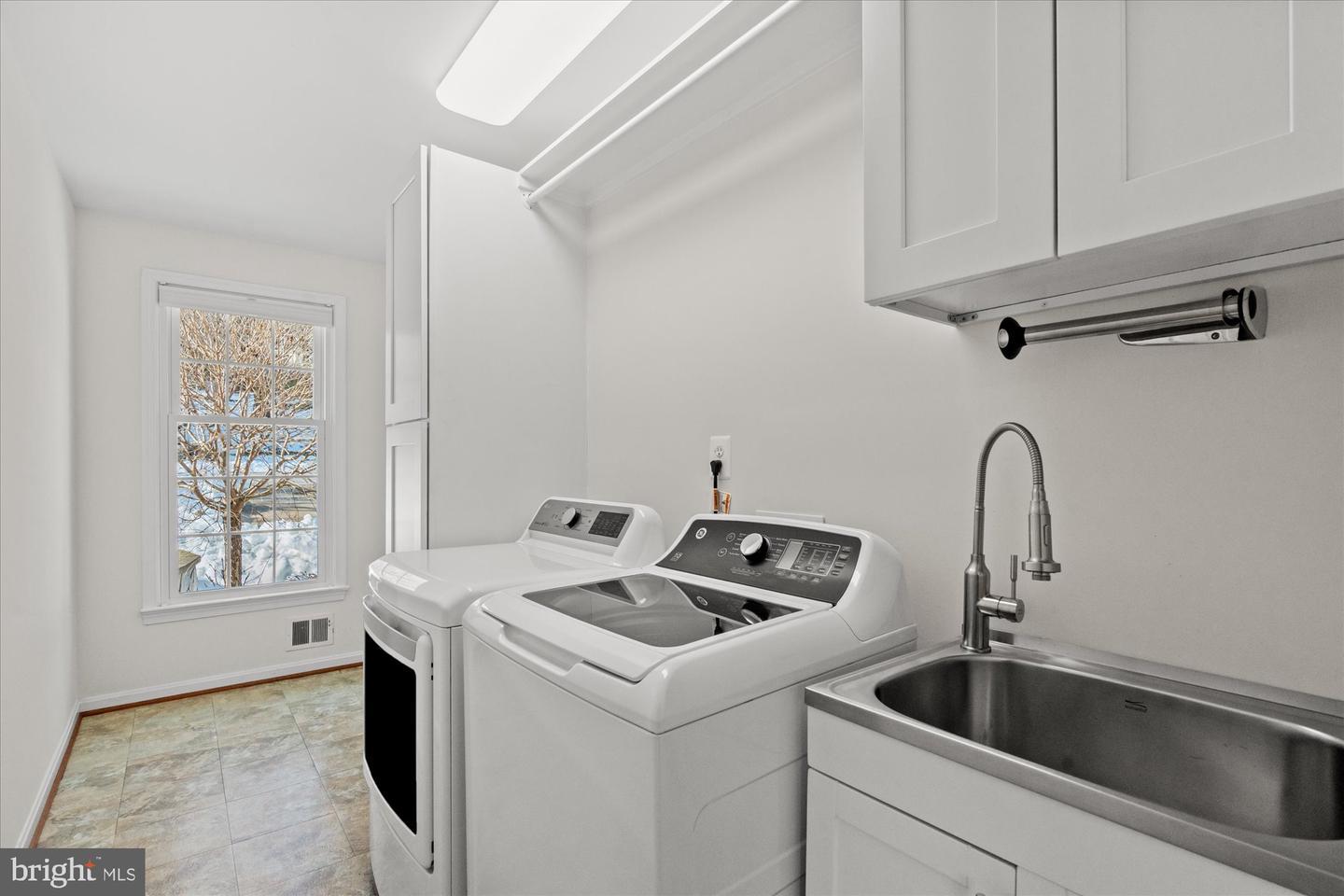 1123 BAYLISS DR, ALEXANDRIA, Virginia 22302, 6 Bedrooms Bedrooms, ,3 BathroomsBathrooms,Residential,For sale,1123 BAYLISS DR,VAAX2053624 MLS # VAAX2053624