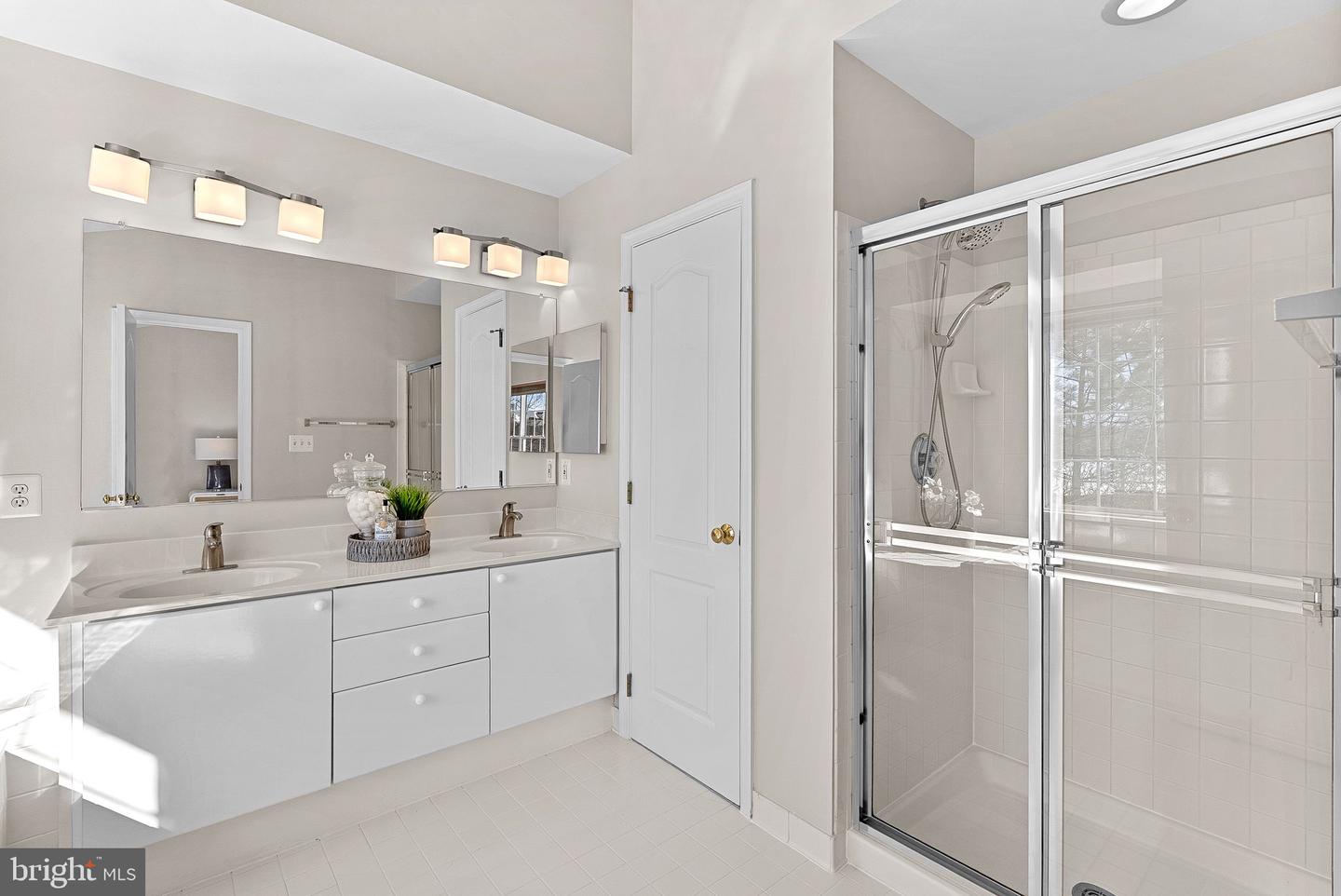 1733 STUART POINTE LN, HERNDON, Virginia 20170, 4 Bedrooms Bedrooms, ,2 BathroomsBathrooms,Residential,For sale,1733 STUART POINTE LN,VAFX2288076 MLS # VAFX2288076